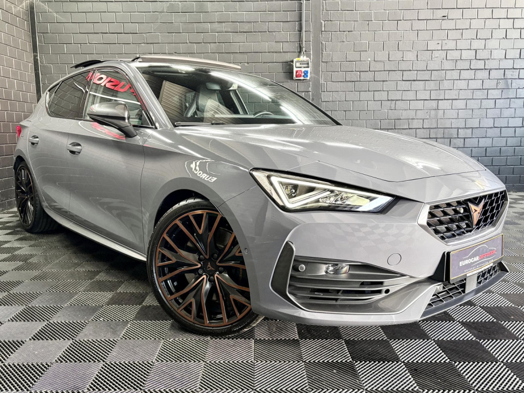 Cupra Leon VZ CUP 2.0 TSI 300CV * PANO * VSS * BEATS * CARBONE * (2024) - Photo 2