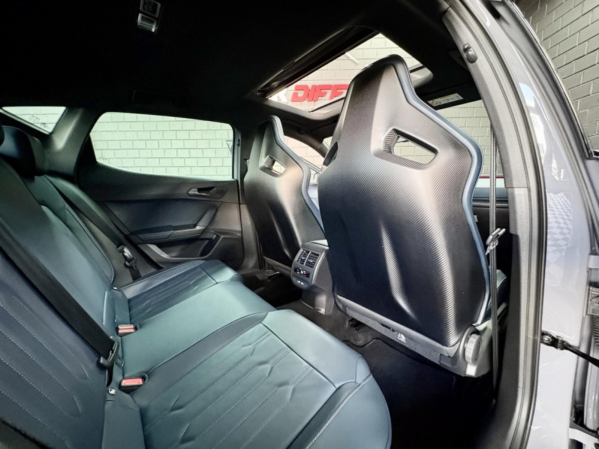 Cupra Leon VZ CUP 2.0 TSI 300CV * PANO * VSS * BEATS * CARBONE * (2024) - Photo 21