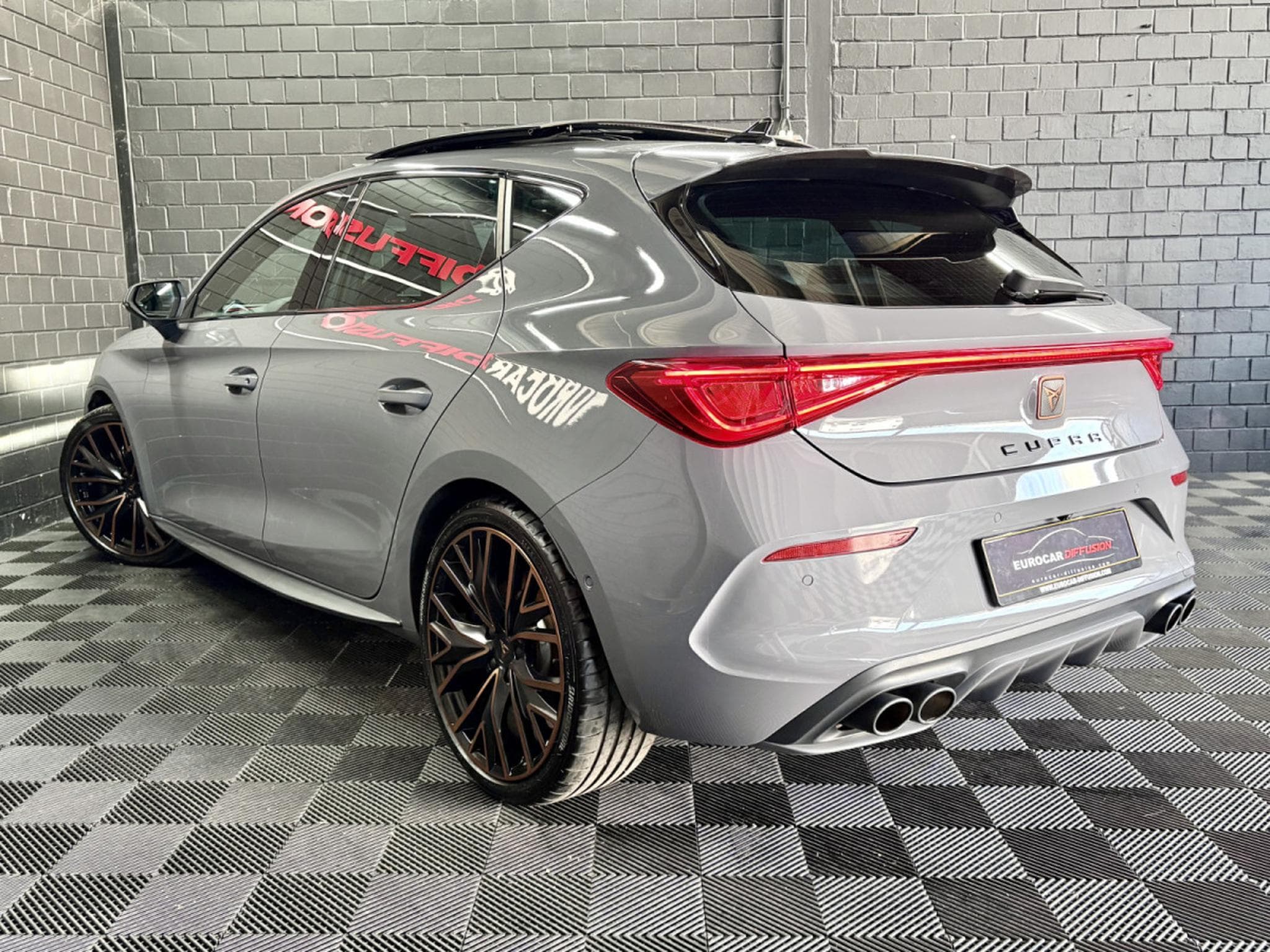 Cupra Leon VZ CUP 2.0 TSI 300CV * PANO * VSS * BEATS * CARBONE * (2024) - Photo 3
