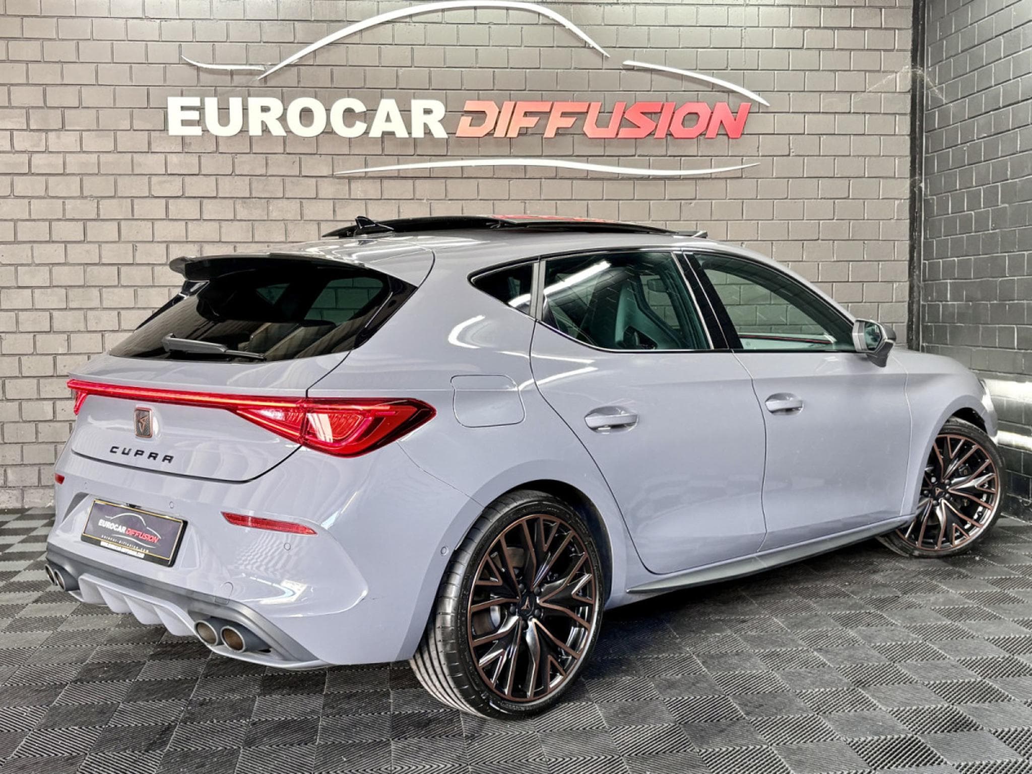 Cupra Leon VZ CUP 2.0 TSI 300CV * PANO * VSS * BEATS * CARBONE * (2024) - Photo 5