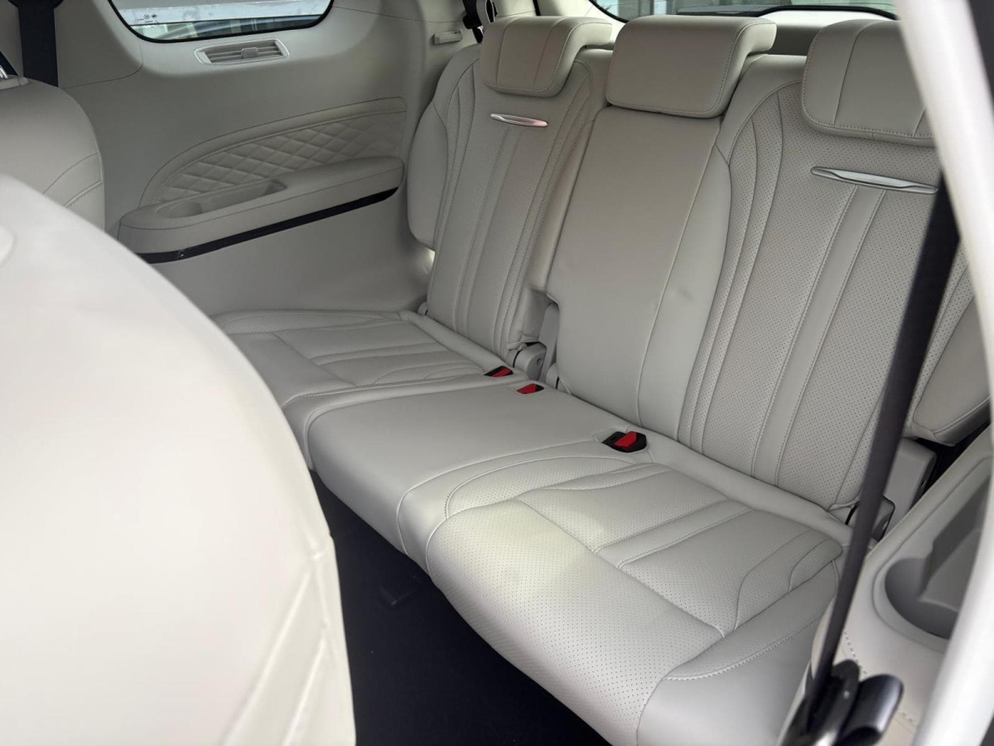 Forthing U-Tour M4 PHEV (2026) - Photo 18