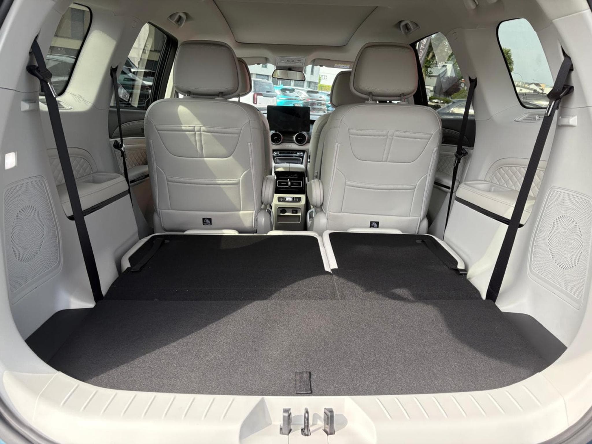 Forthing U-Tour M4 PHEV (2026) - Photo 20