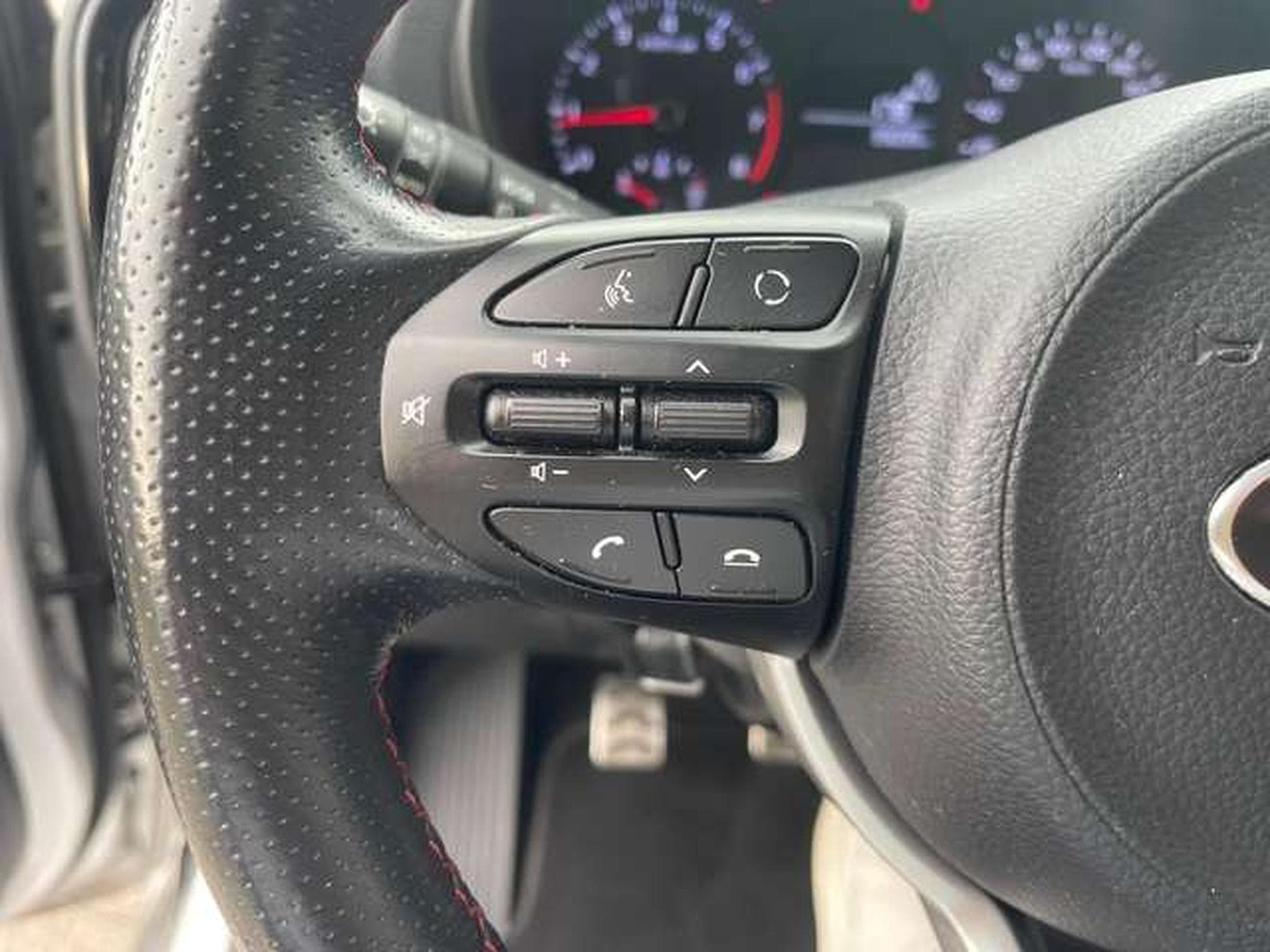 Kia Picanto GT LINE - GARANTIE JUSQU'A 36 MOIS (2020) - Photo 13