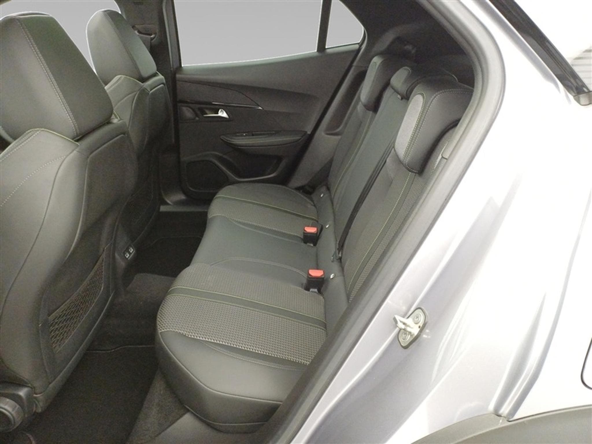 Peugeot 2008 1.2 PureTech GT Line PANO/CAM/CARPLAY (2021) - Photo 14