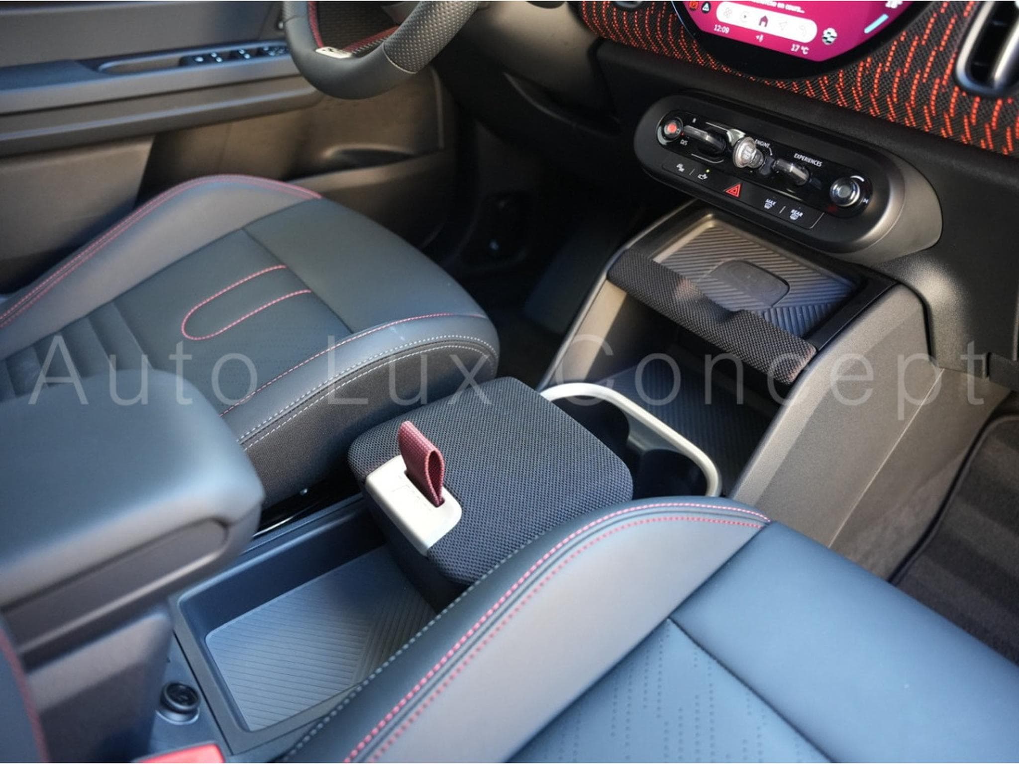 Mini Countryman John Cooper Works ALL4 (2024) - Photo 23