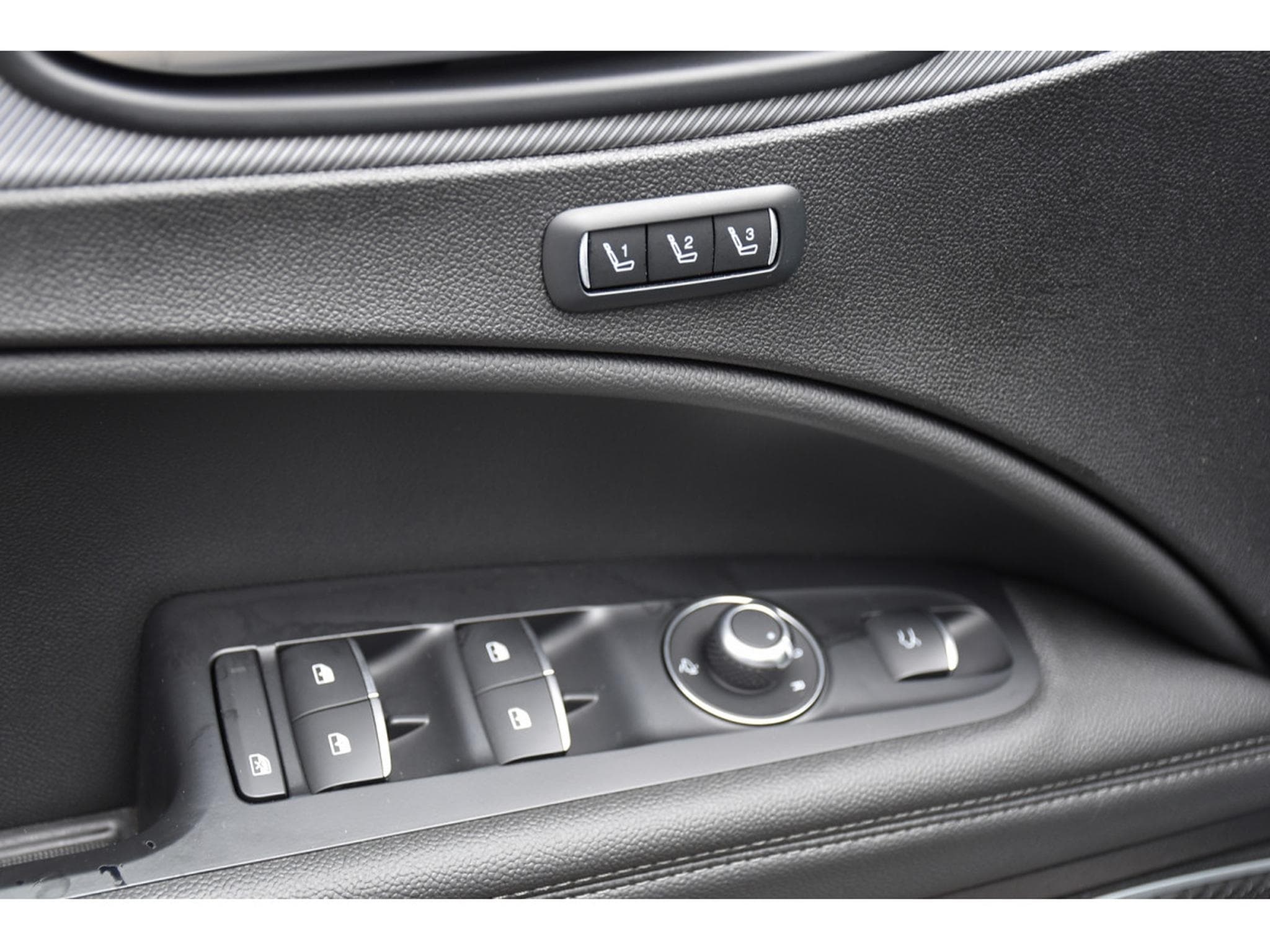 Alfa-Romeo Stelvio 2.0T Q4 Sprint TO CUIR MEMO ACC SIDE LANE GPS CAM 1° MAIN (2020) - Photo 22