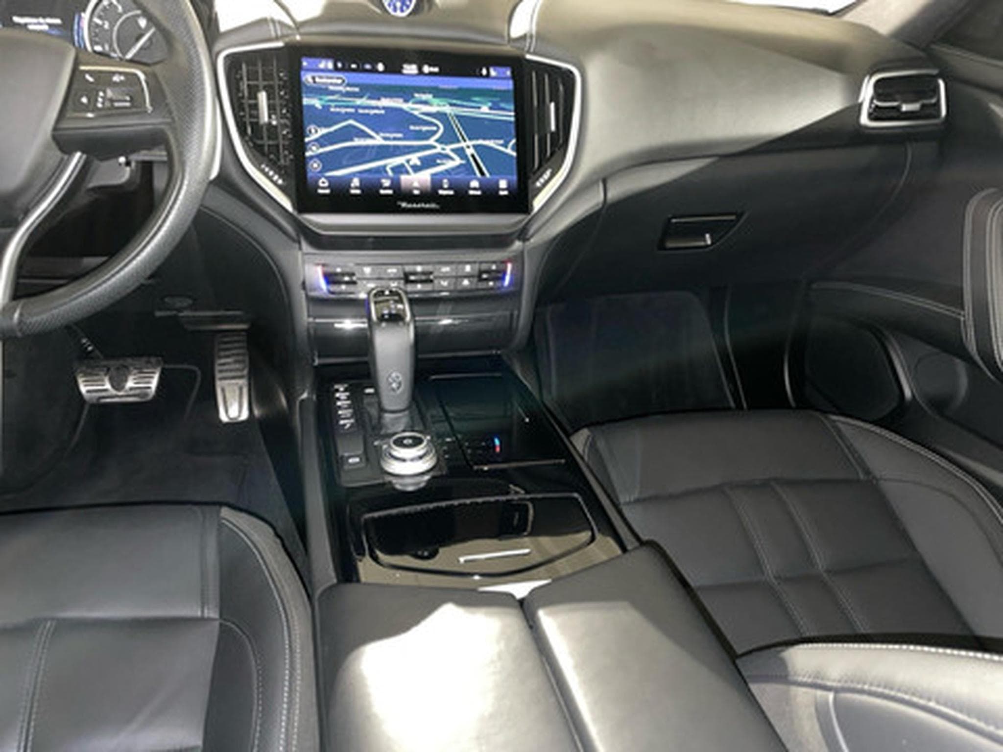 Maserati Ghibli 3.0 V6 Modena S Aut. 4x4 (2022) - Photo 9
