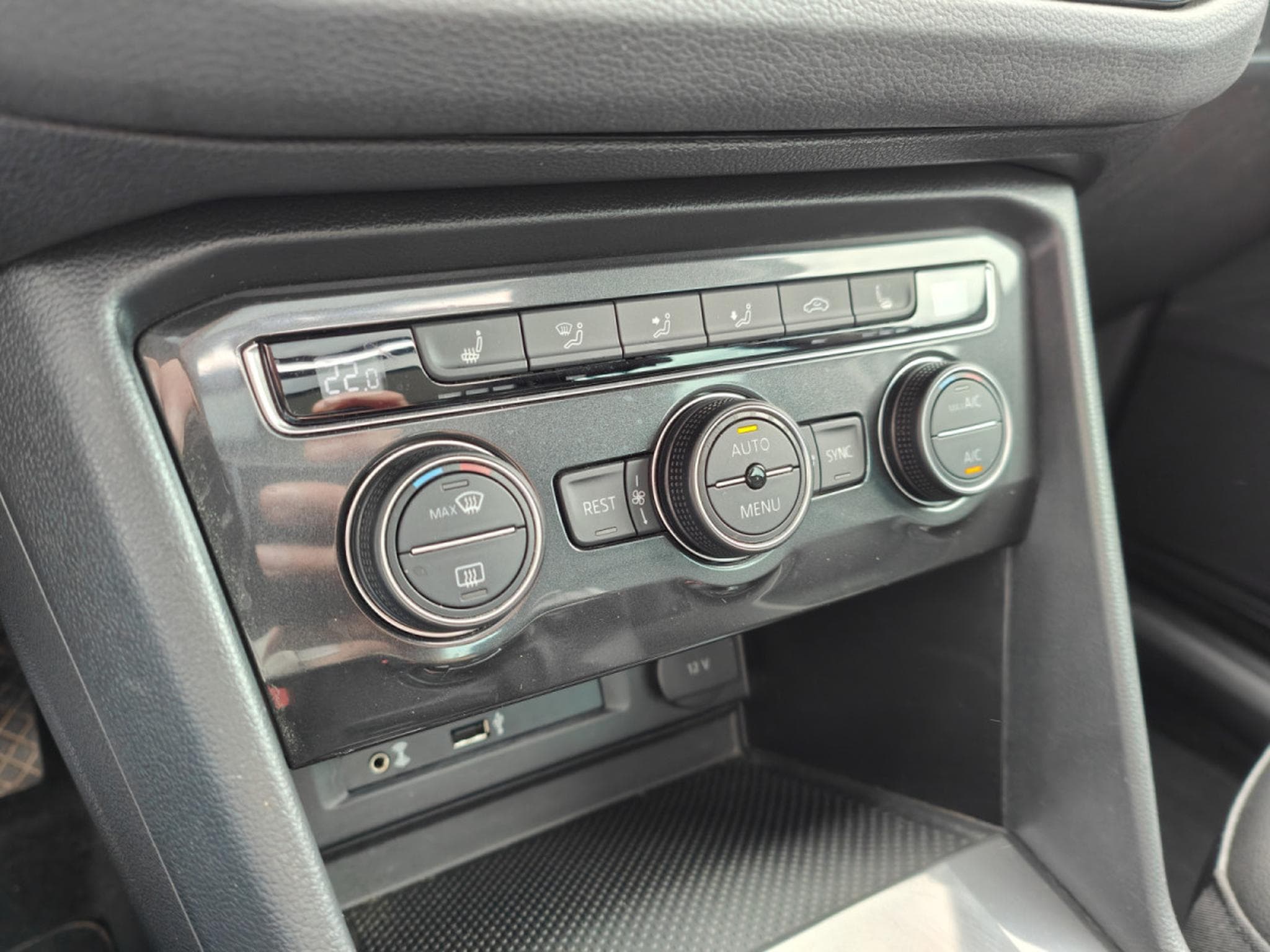 VW Tiguan 1.4 TSI CARPLAY TOIT OUVRANT CUIR GPS BLUETOOTH CAMERA (2017) - Photo 16