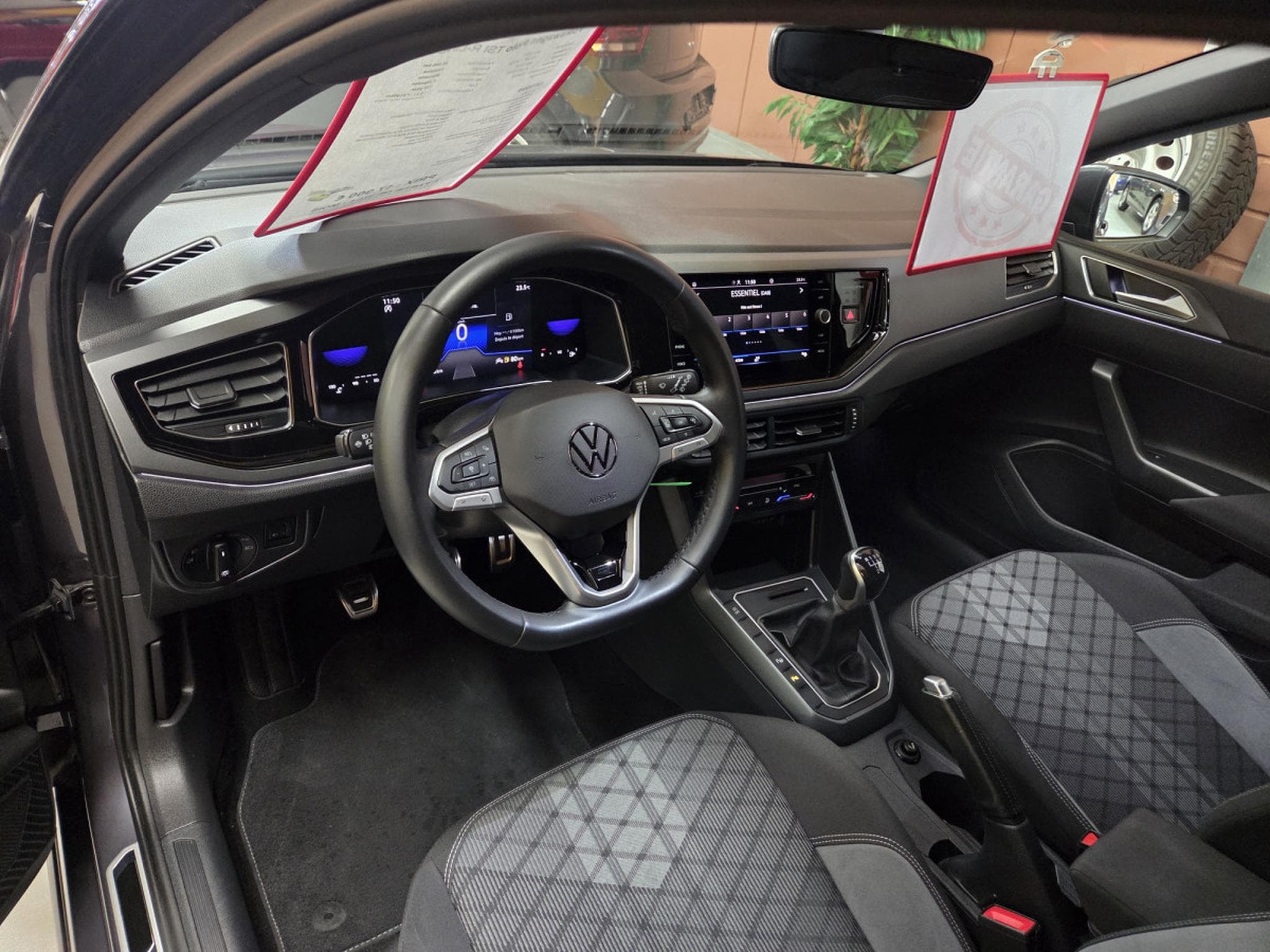VW Polo TSI R-LINE 95CV (2023) - Photo 10