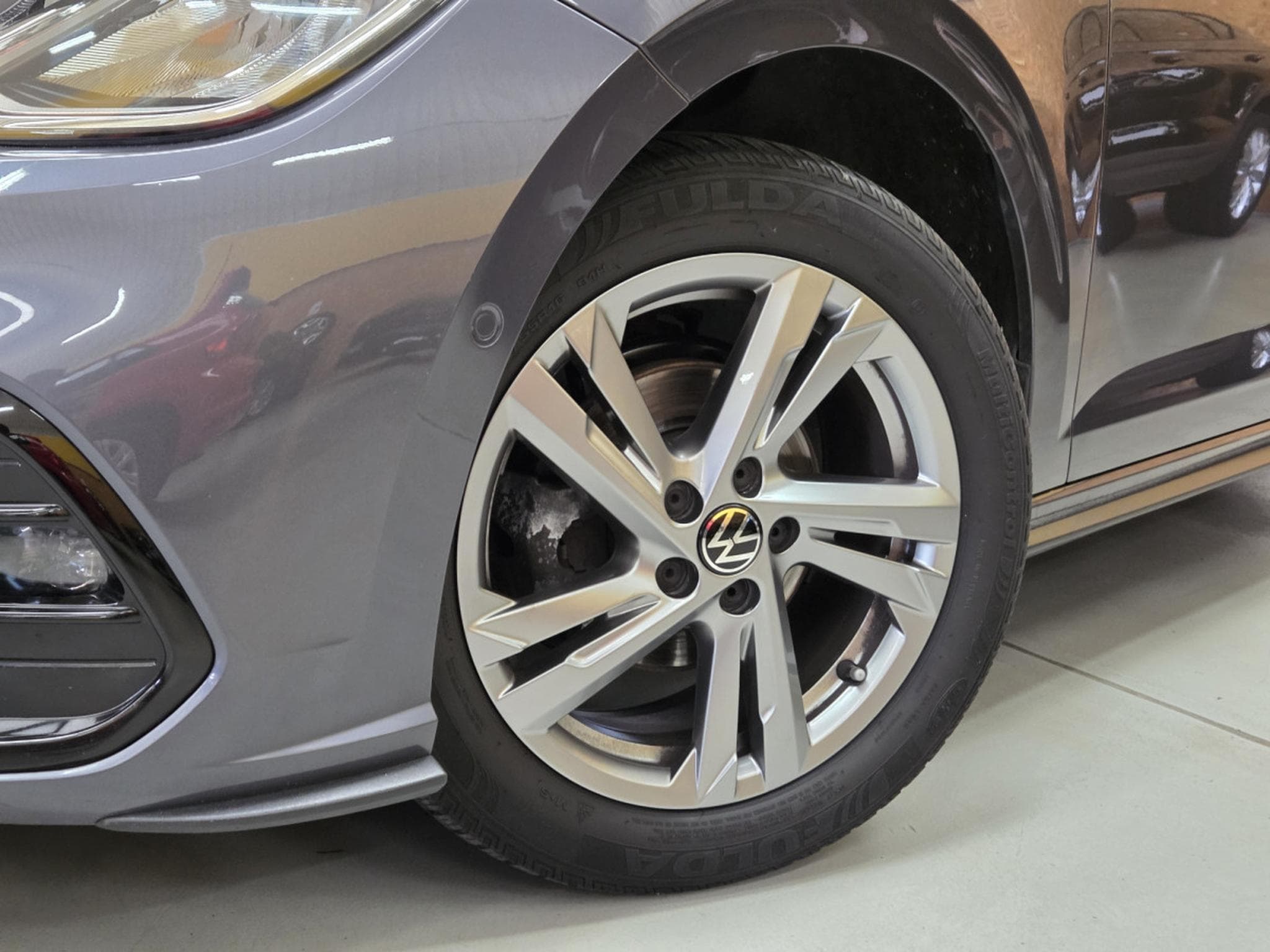 VW Polo TSI R-LINE 95CV (2023) - Photo 3