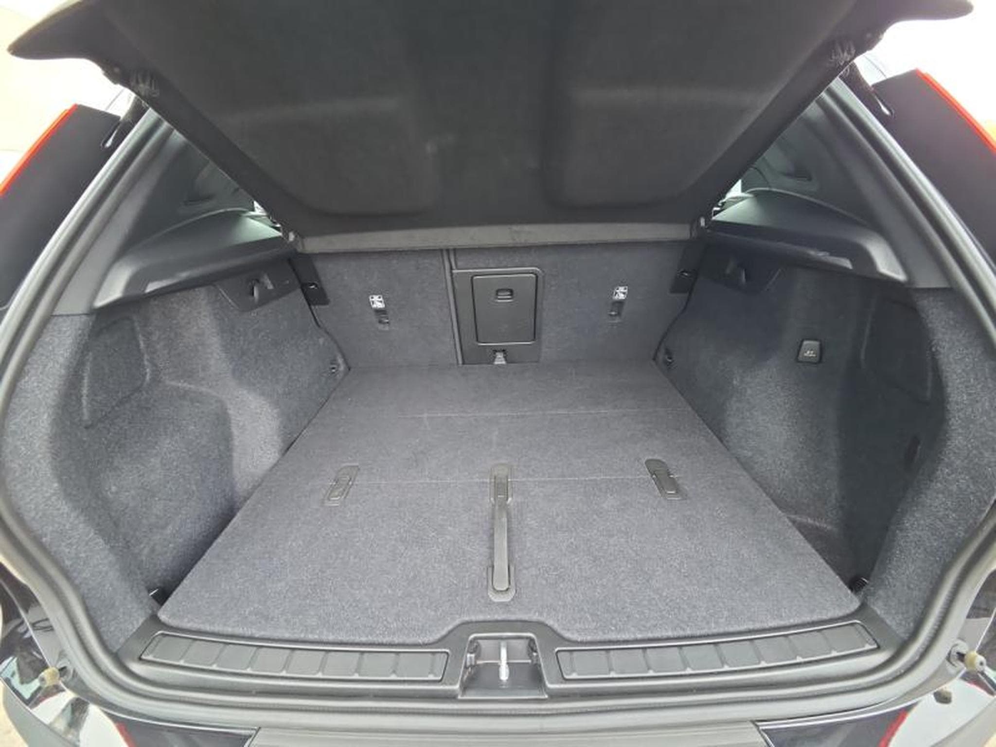 Volvo XC40 B3 Core 2026 / Essence (2025) - Photo 19