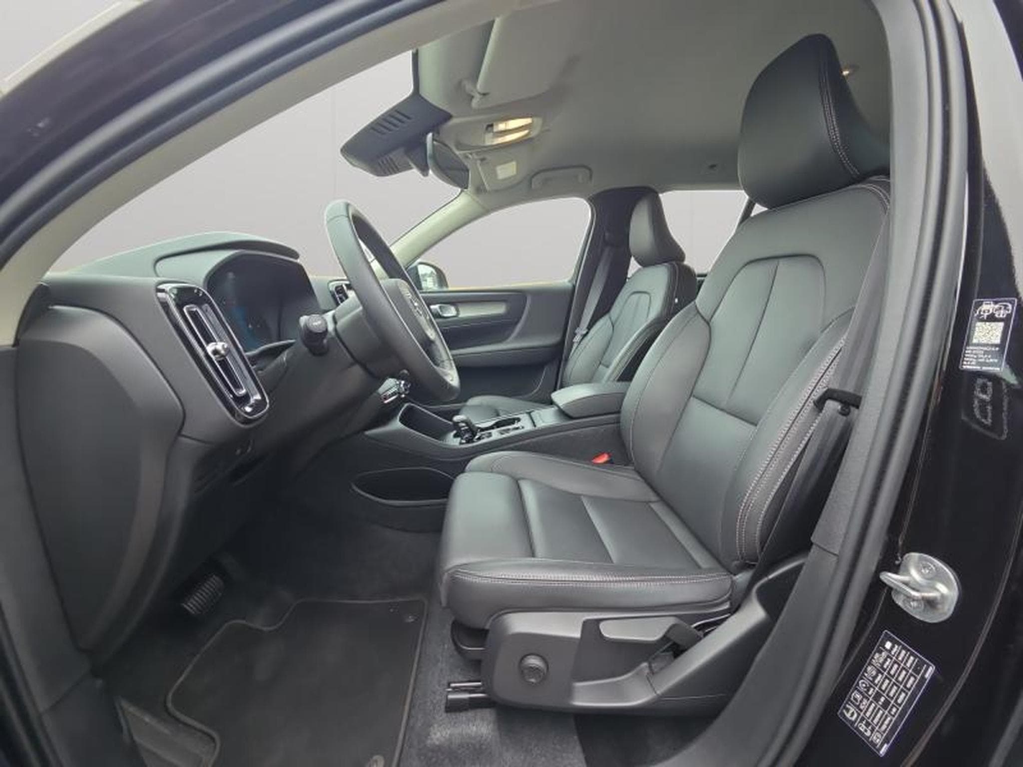 Volvo XC40 B3 Core 2026 / Essence (2025) - Photo 9