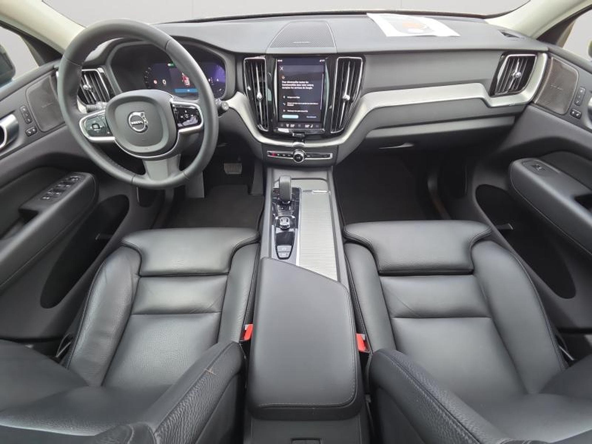 Volvo XC60 B4 Plus Dark / Essence (2023) - Photo 10