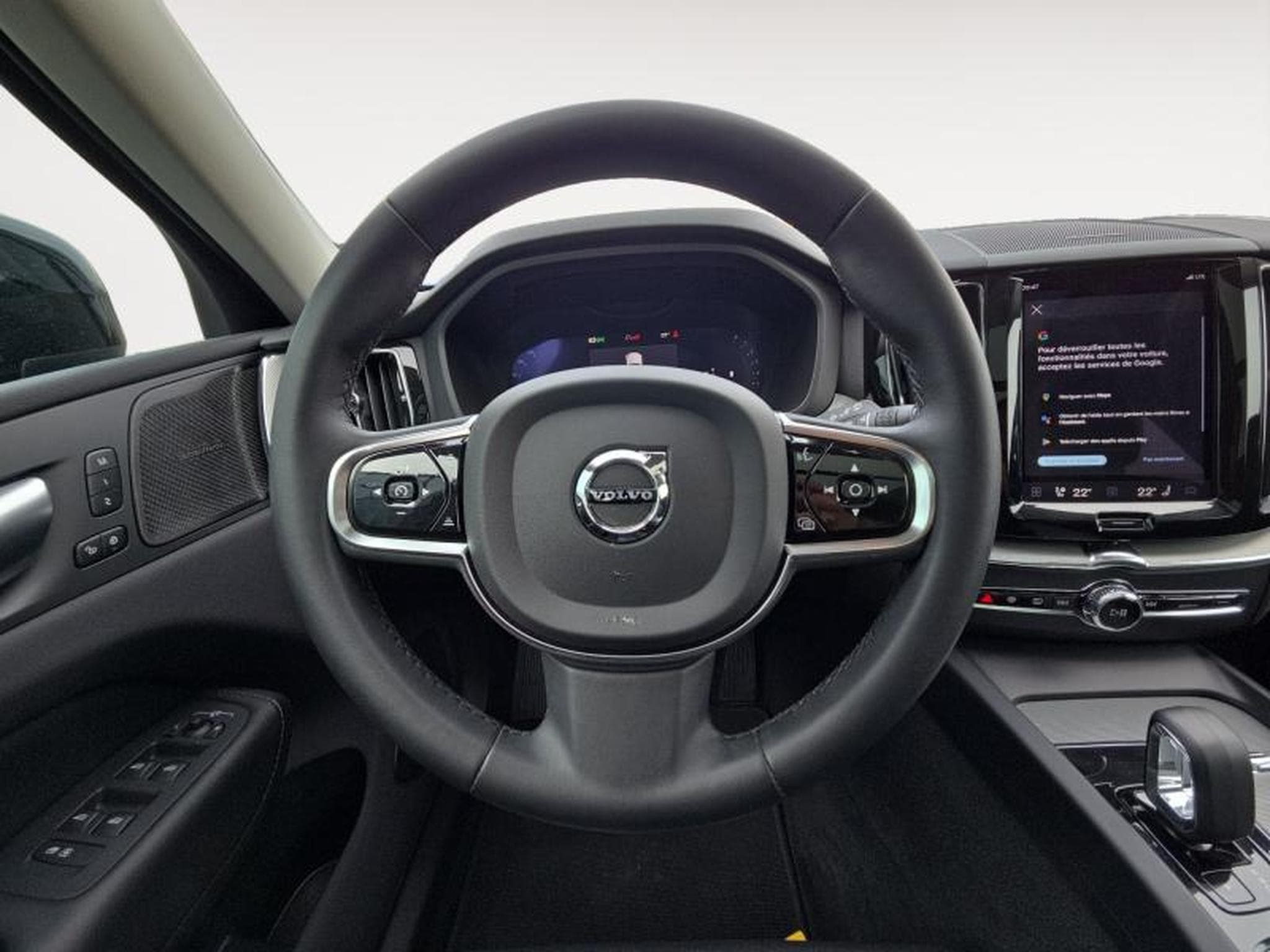 Volvo XC60 B4 Plus Dark / Essence (2023) - Photo 12