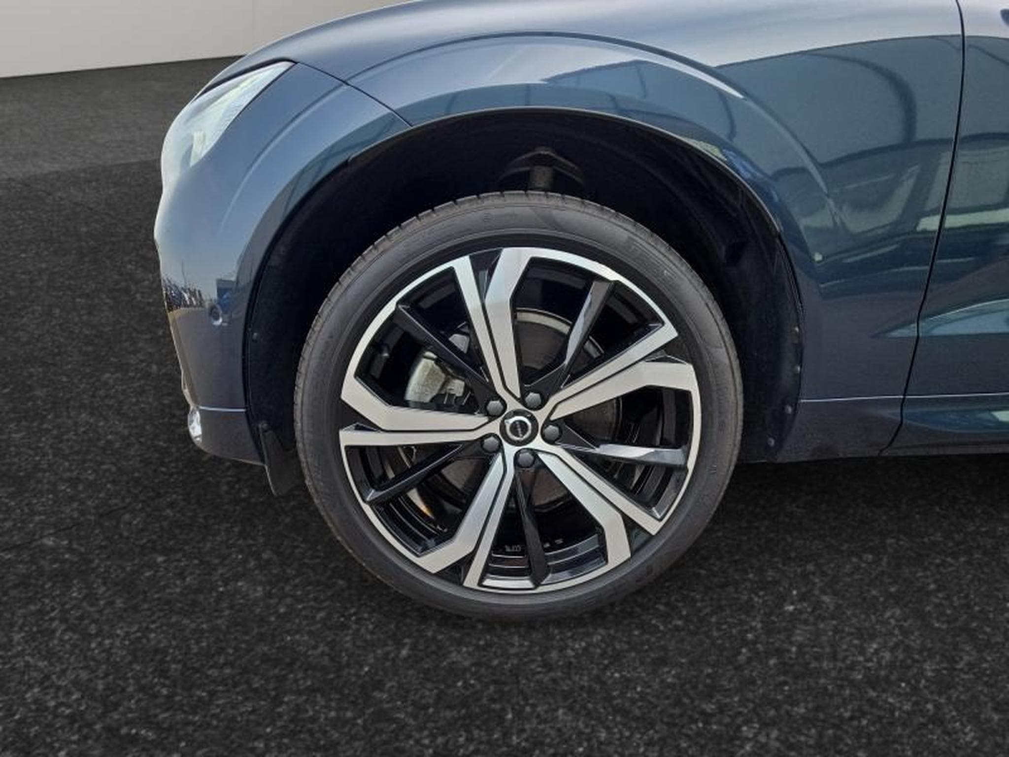 Volvo XC60 B4 Plus Dark / Essence (2023) - Photo 14