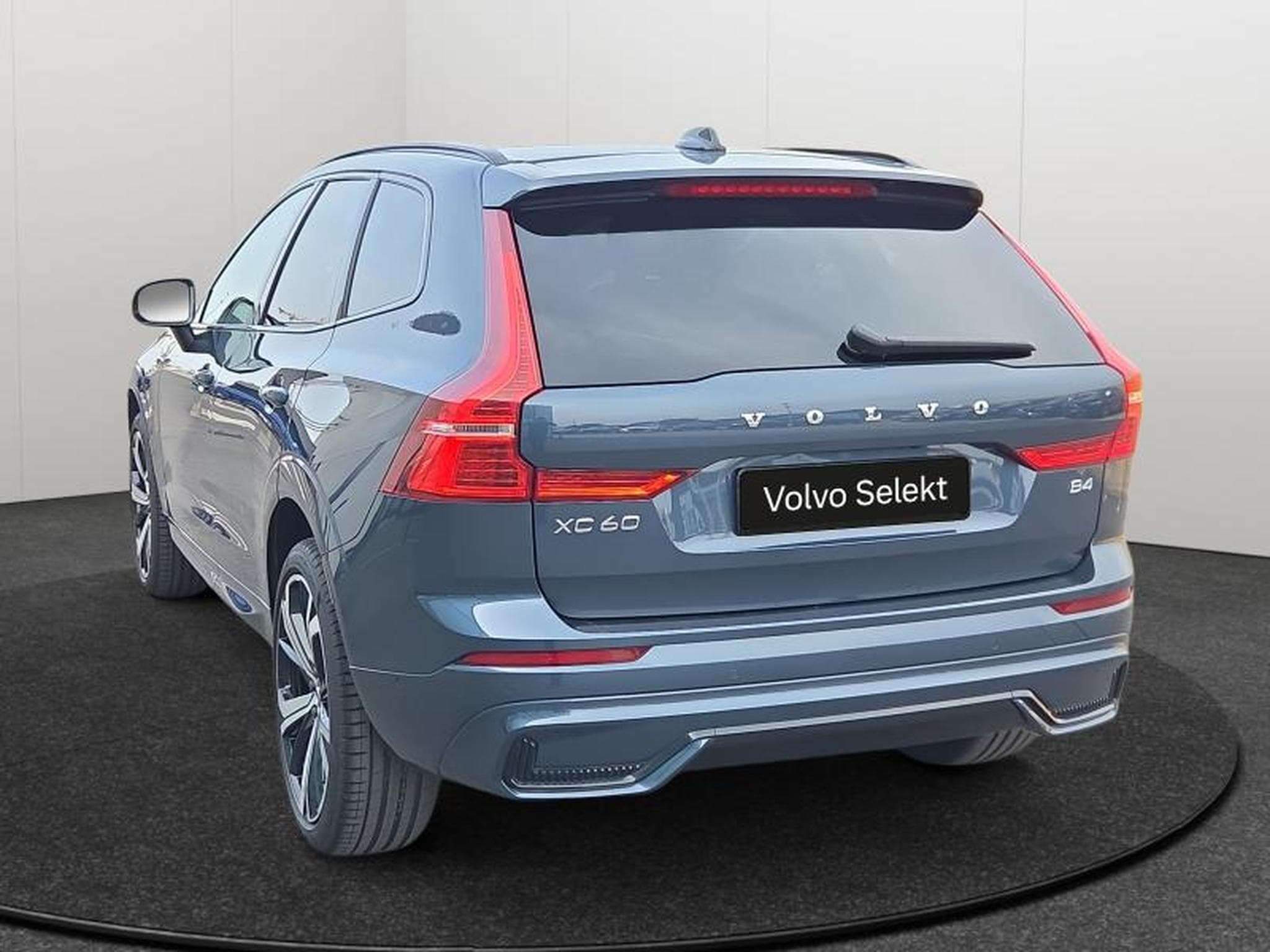 Volvo XC60 B4 Plus Dark / Essence (2023) - Photo 3