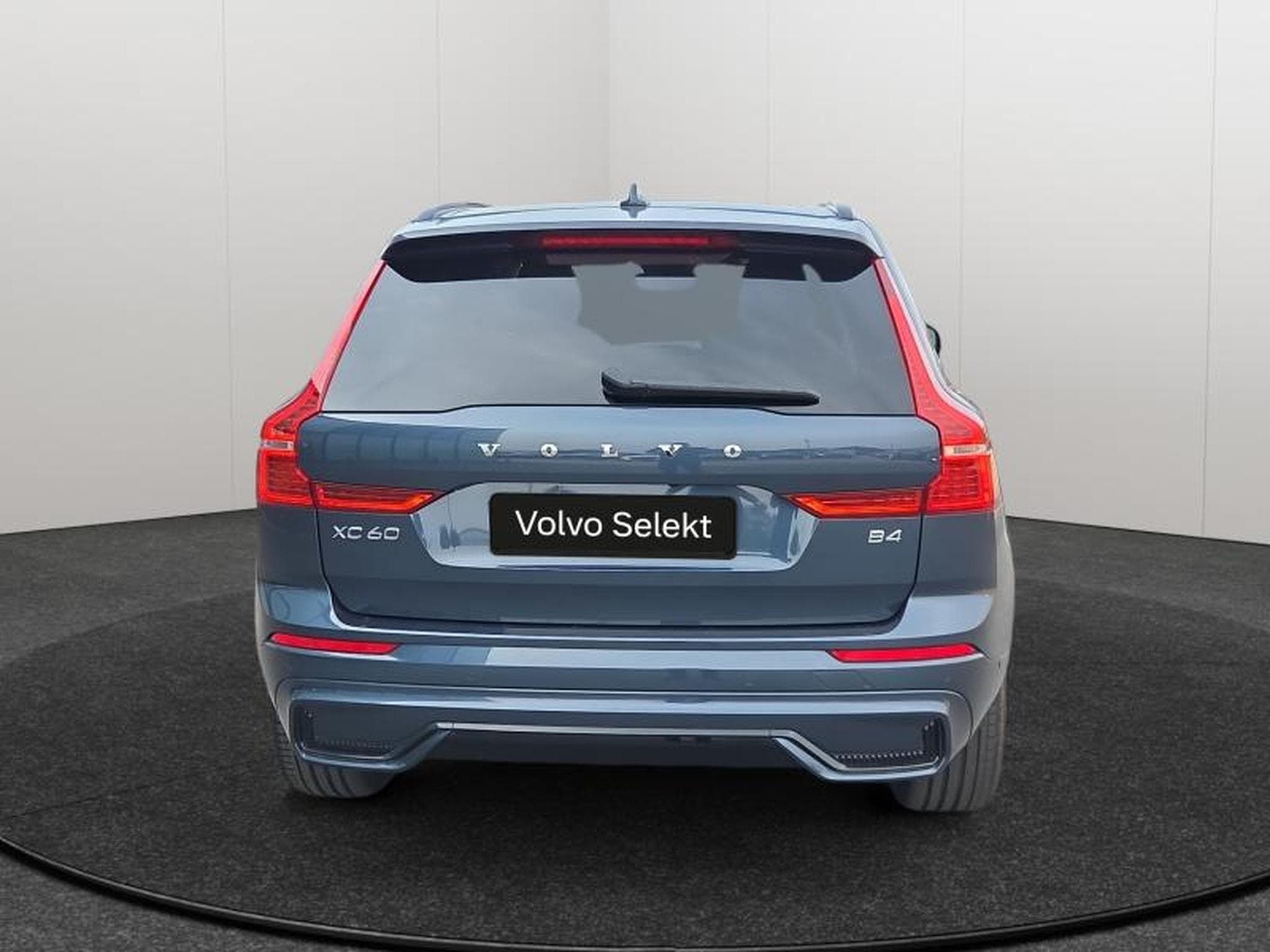 Volvo XC60 B4 Plus Dark / Essence (2023) - Photo 4
