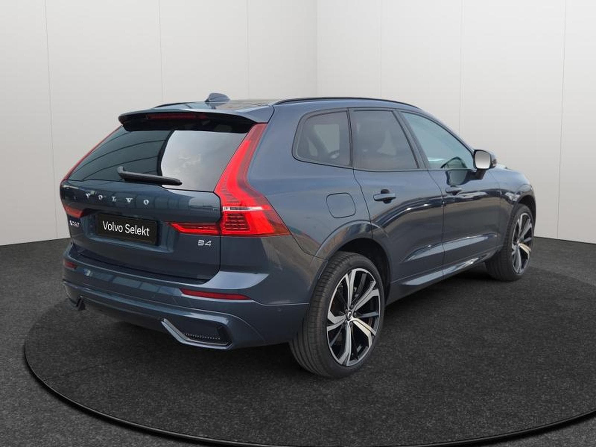 Volvo XC60 B4 Plus Dark / Essence (2023) - Photo 5