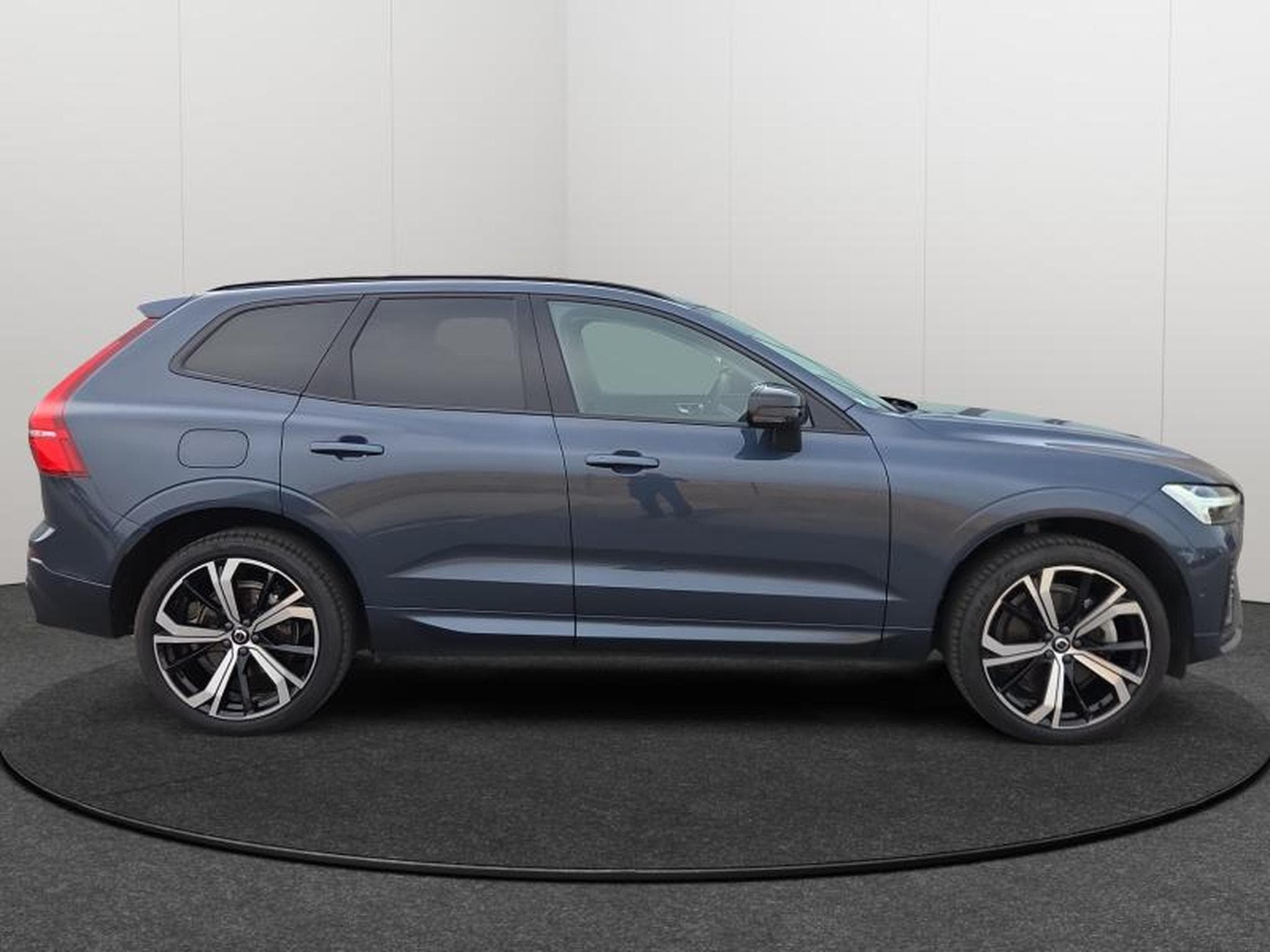 Volvo XC60 B4 Plus Dark / Essence (2023) - Photo 6