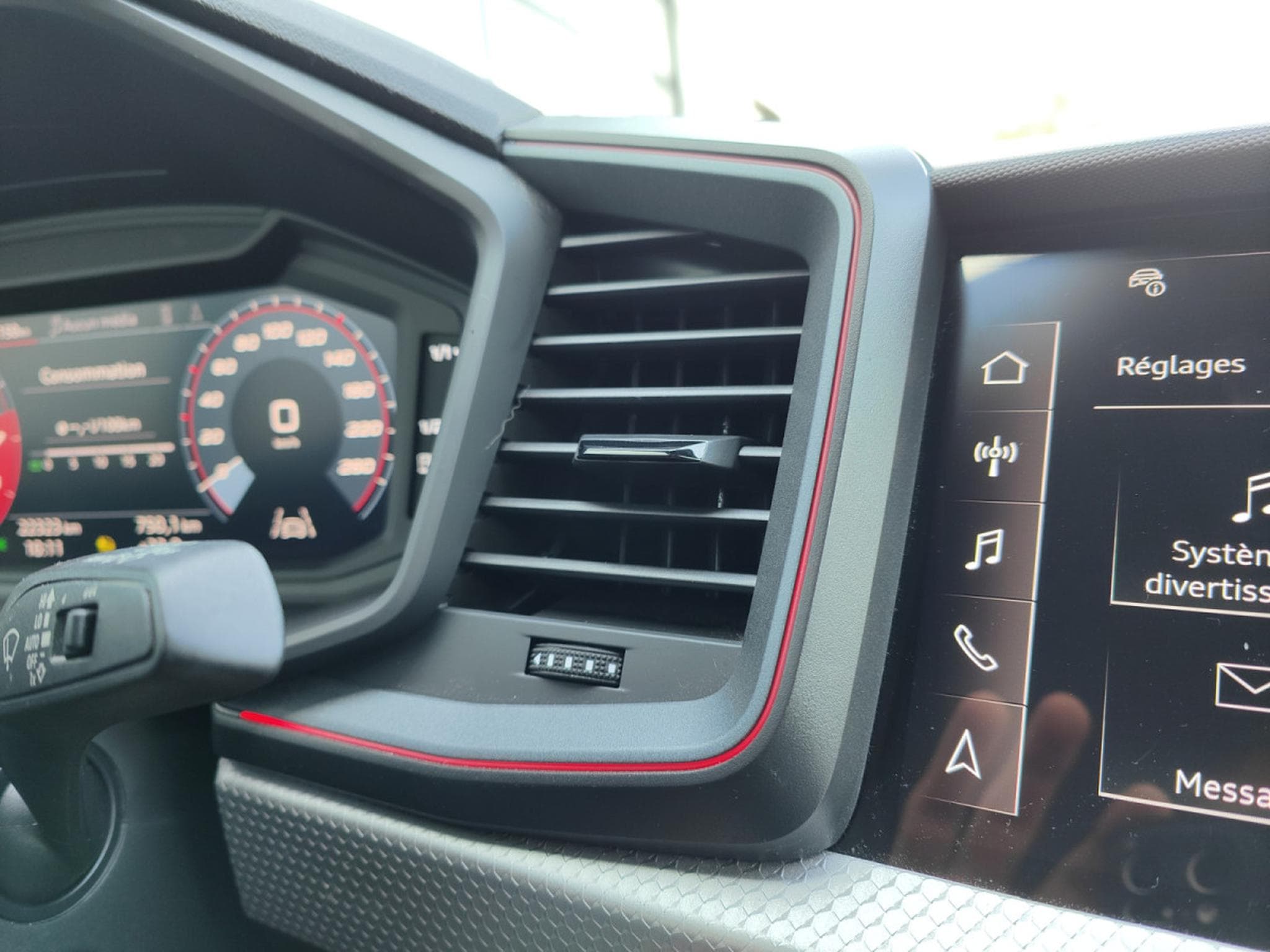 Audi A1 A1 SPORTBACK 30 TFSI S-LINE S-TRONIC CARPLAY ECLAIRAGE AMBIA (2023) - Photo 25