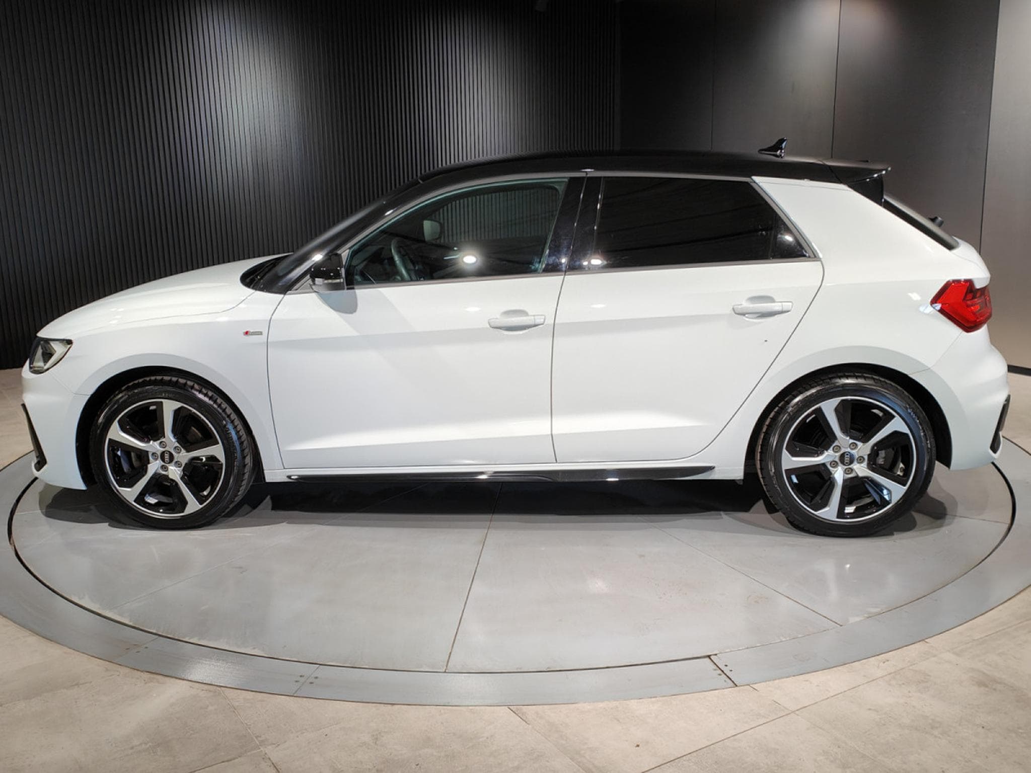 Audi A1 A1 SPORTBACK 30 TFSI S-LINE S-TRONIC CARPLAY ECLAIRAGE AMBIA (2023) - Photo 5