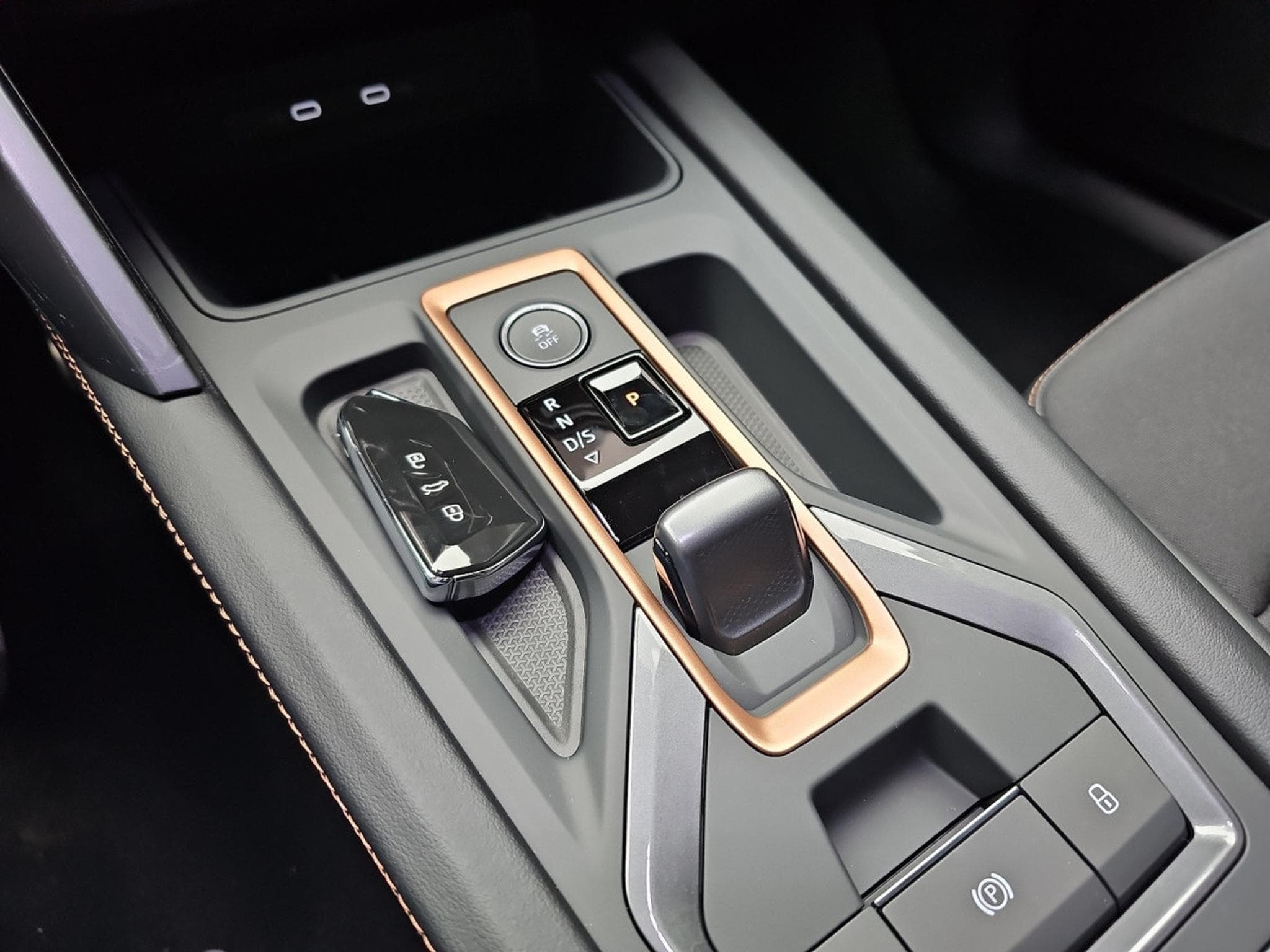 Cupra Formentor 1.5 TSI PHEV DSG 204 (2025) - Photo 12