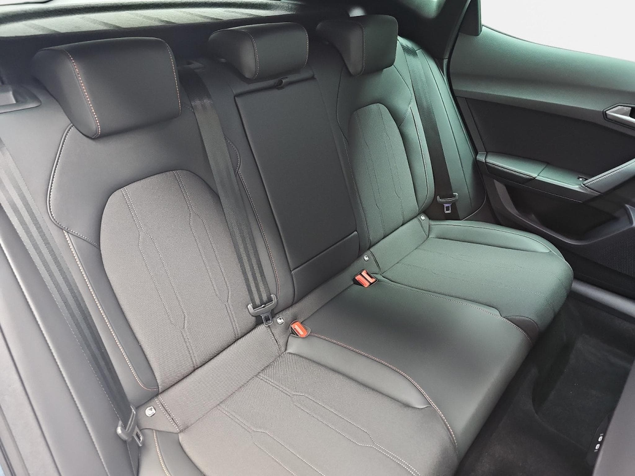 Cupra Formentor 1.5 TSi PHEV DSG 204 (2026) - Photo 17