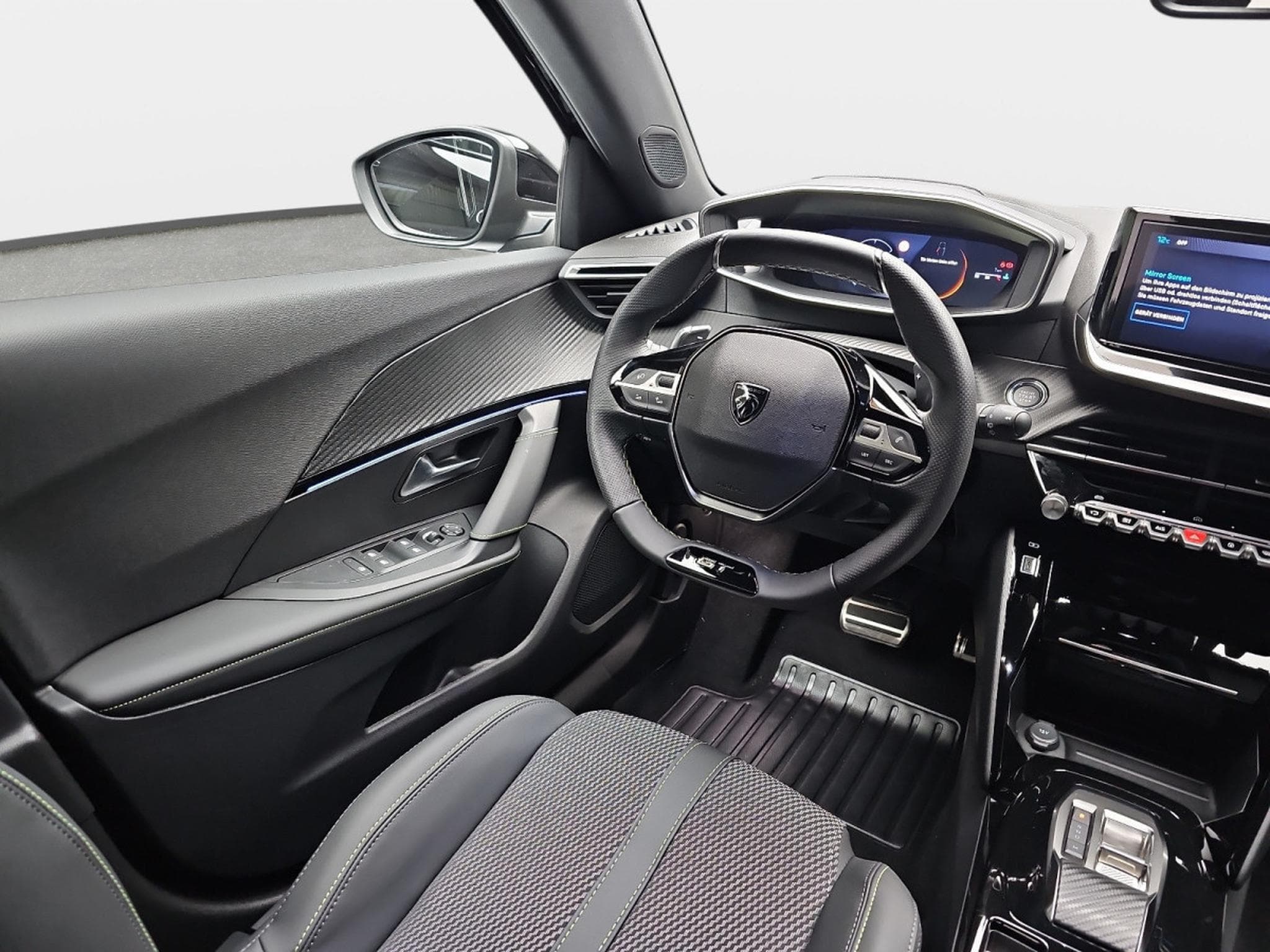 Peugeot 2008 1.2 Hybrid 145 E-DSC6 GT (2025) - Photo 8