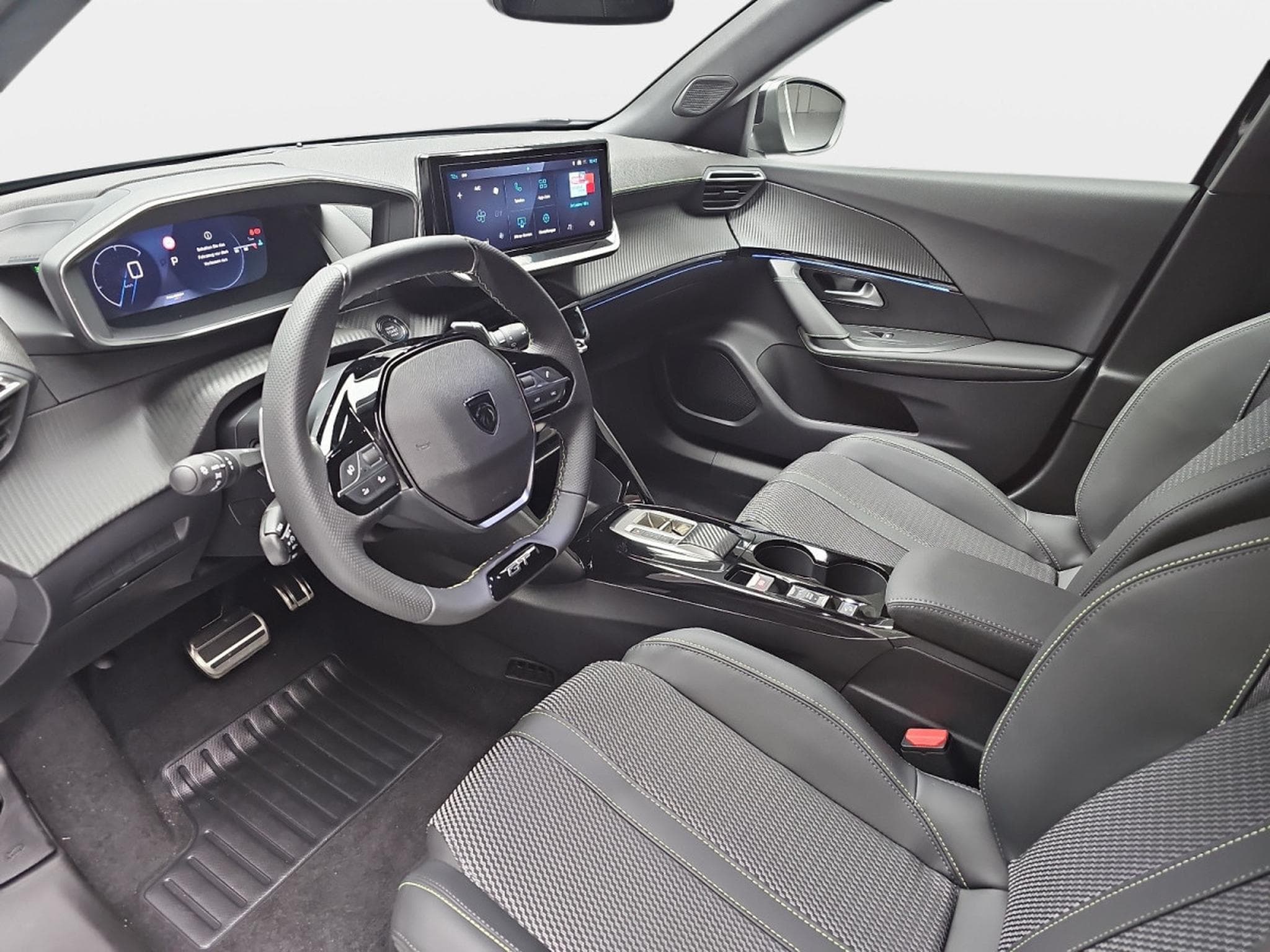 Peugeot 2008 1.2 Hybrid 145 E-DSC6 GT (2025) - Photo 17