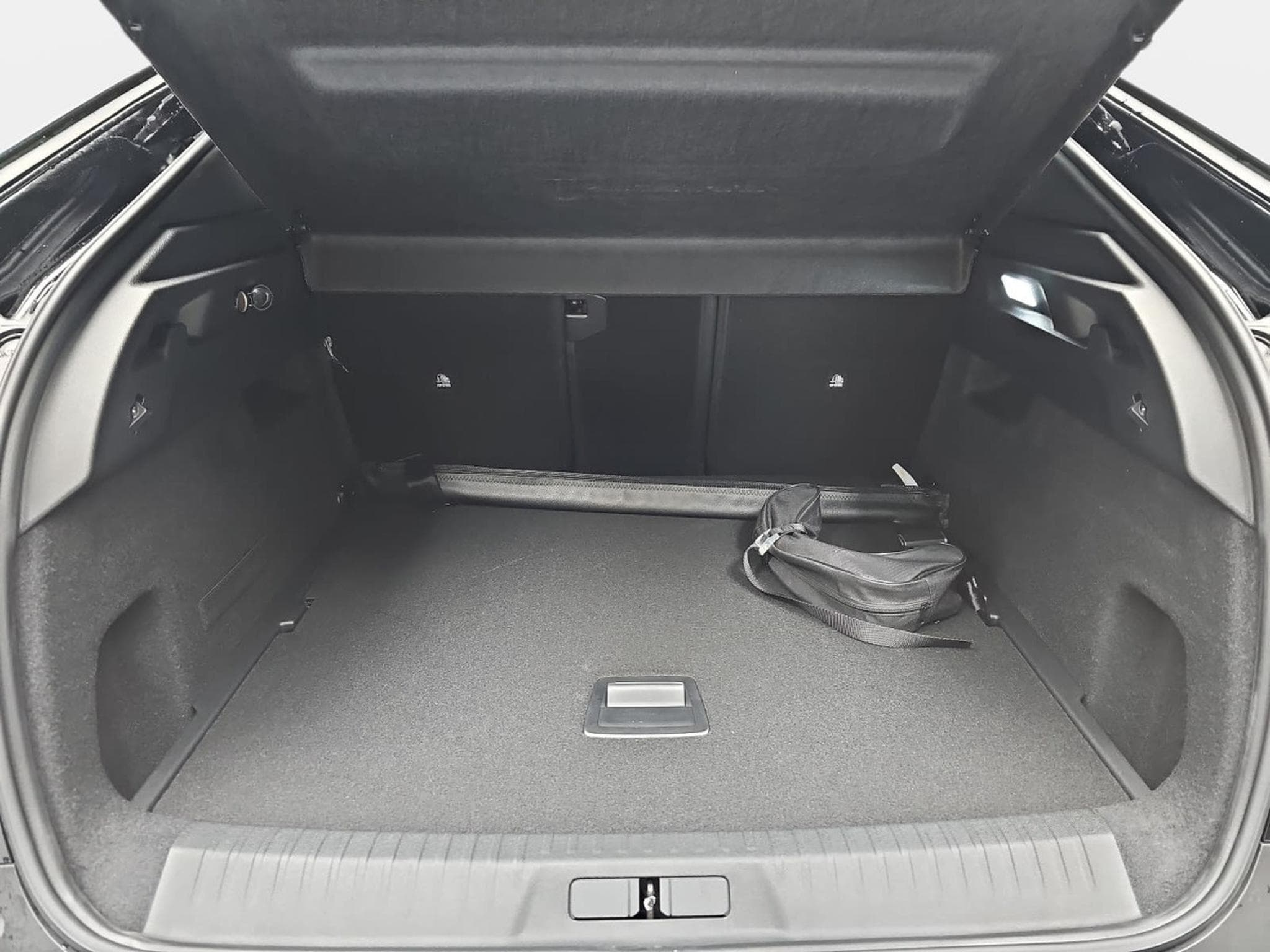 Peugeot 3008 1.2 Hybrid 145 E-DSC6 Allure (2025) - Photo 15