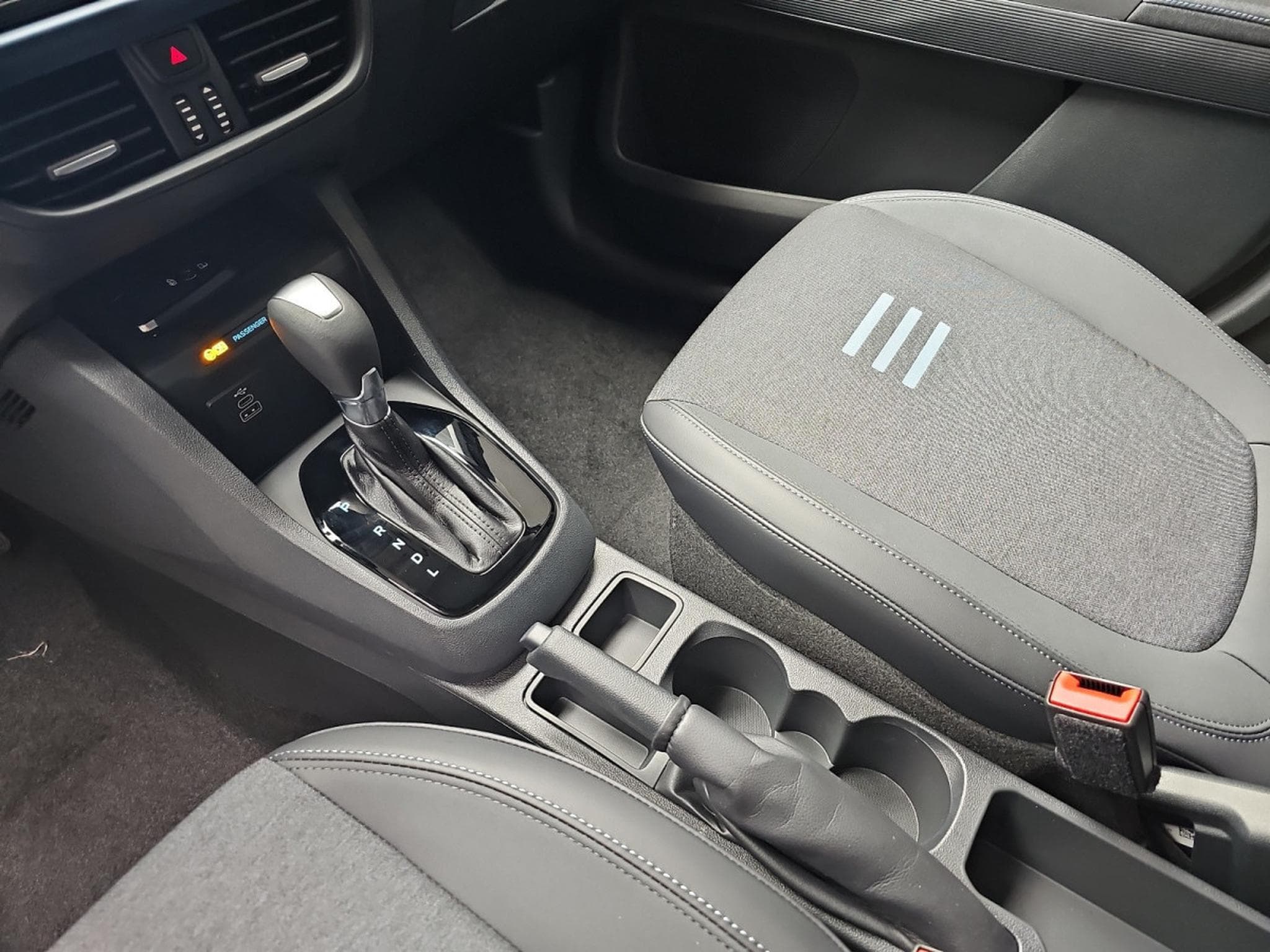 Ford Tourneo 1.0i Ecoboost 126 Active Automatik (2026) - Photo 11