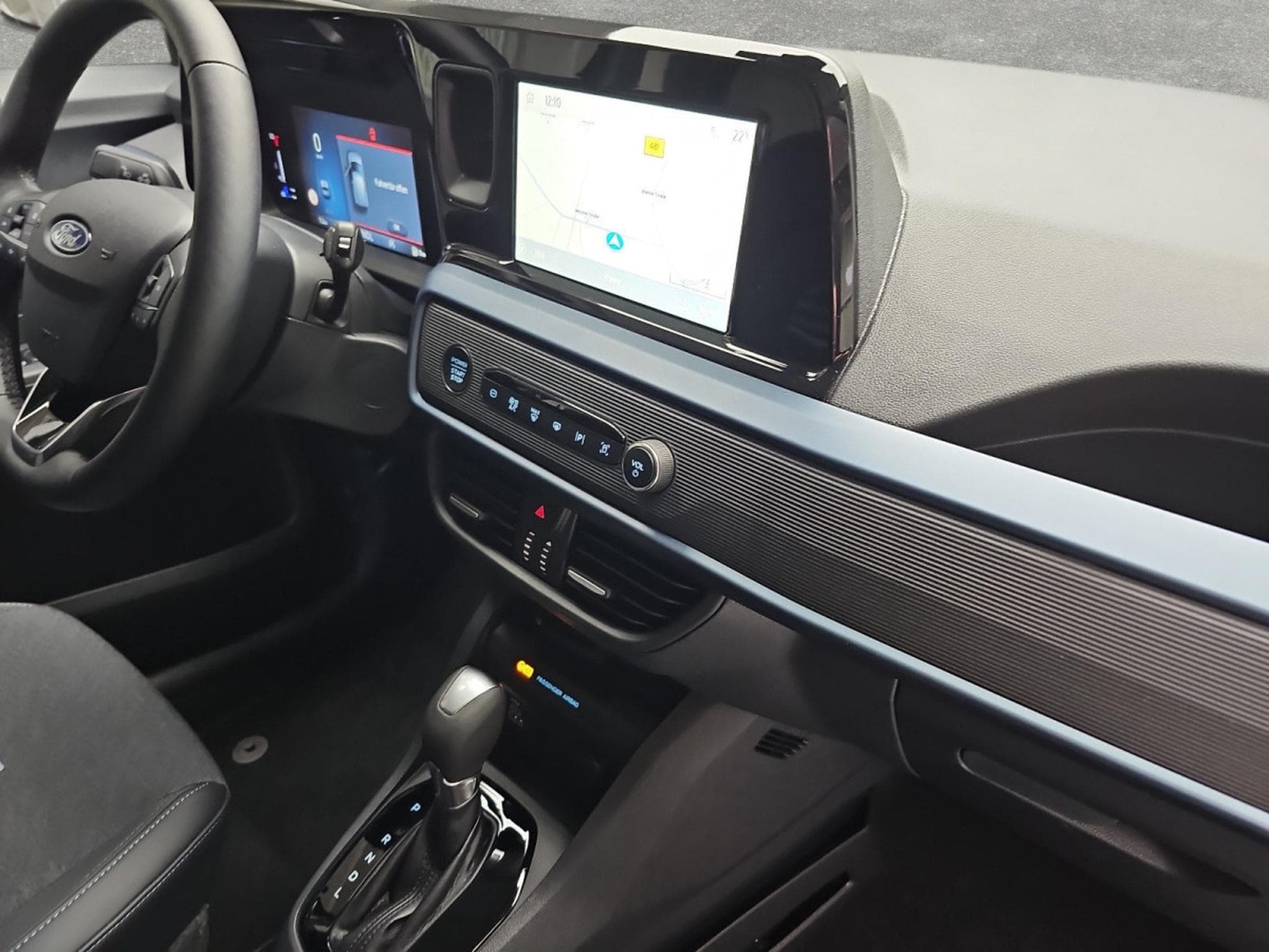 Ford Tourneo 1.0i Ecoboost 126 Active Automatik (2026) - Photo 15