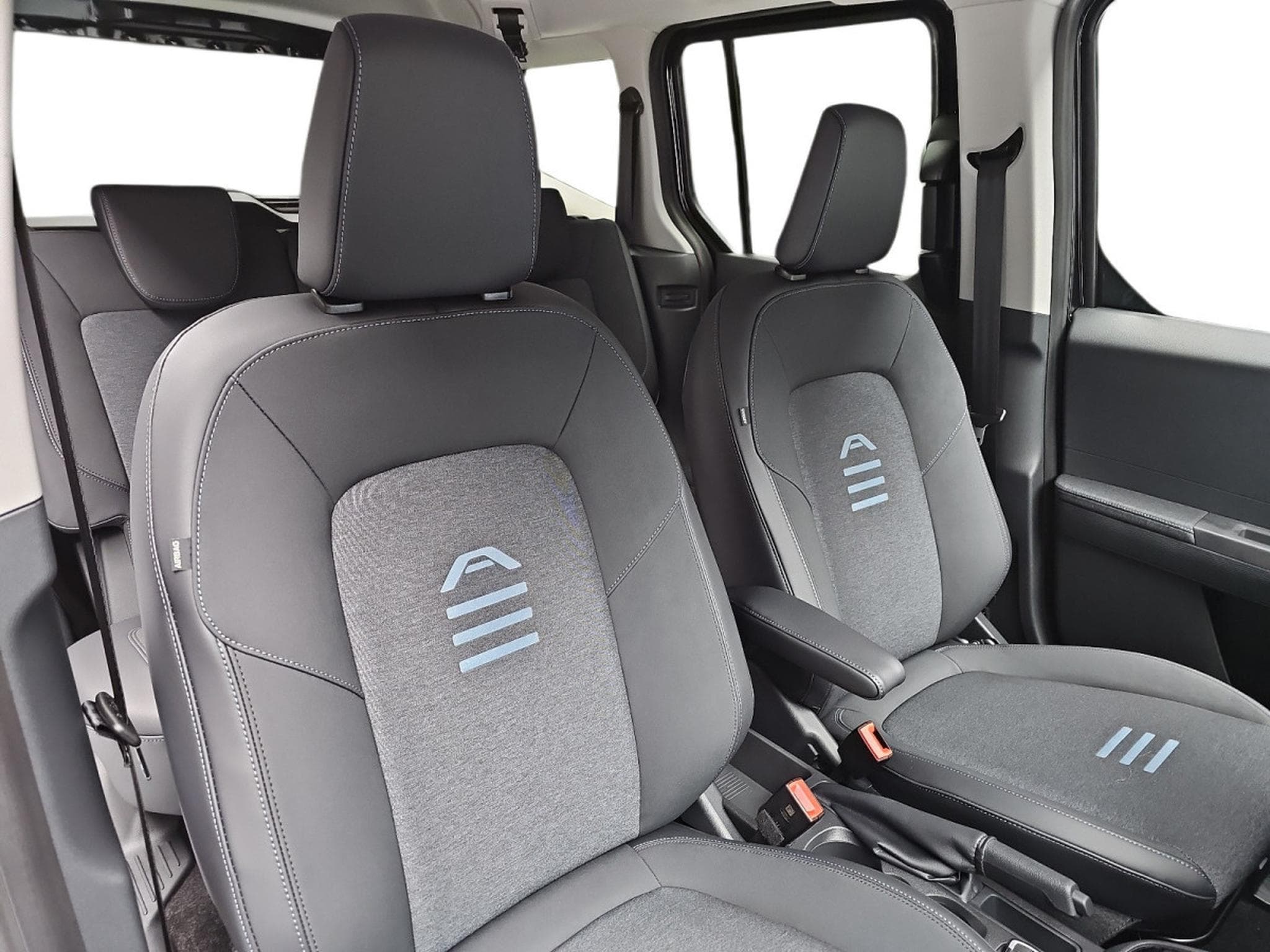 Ford Tourneo 1.0i Ecoboost 126 Active Automatik (2026) - Photo 14