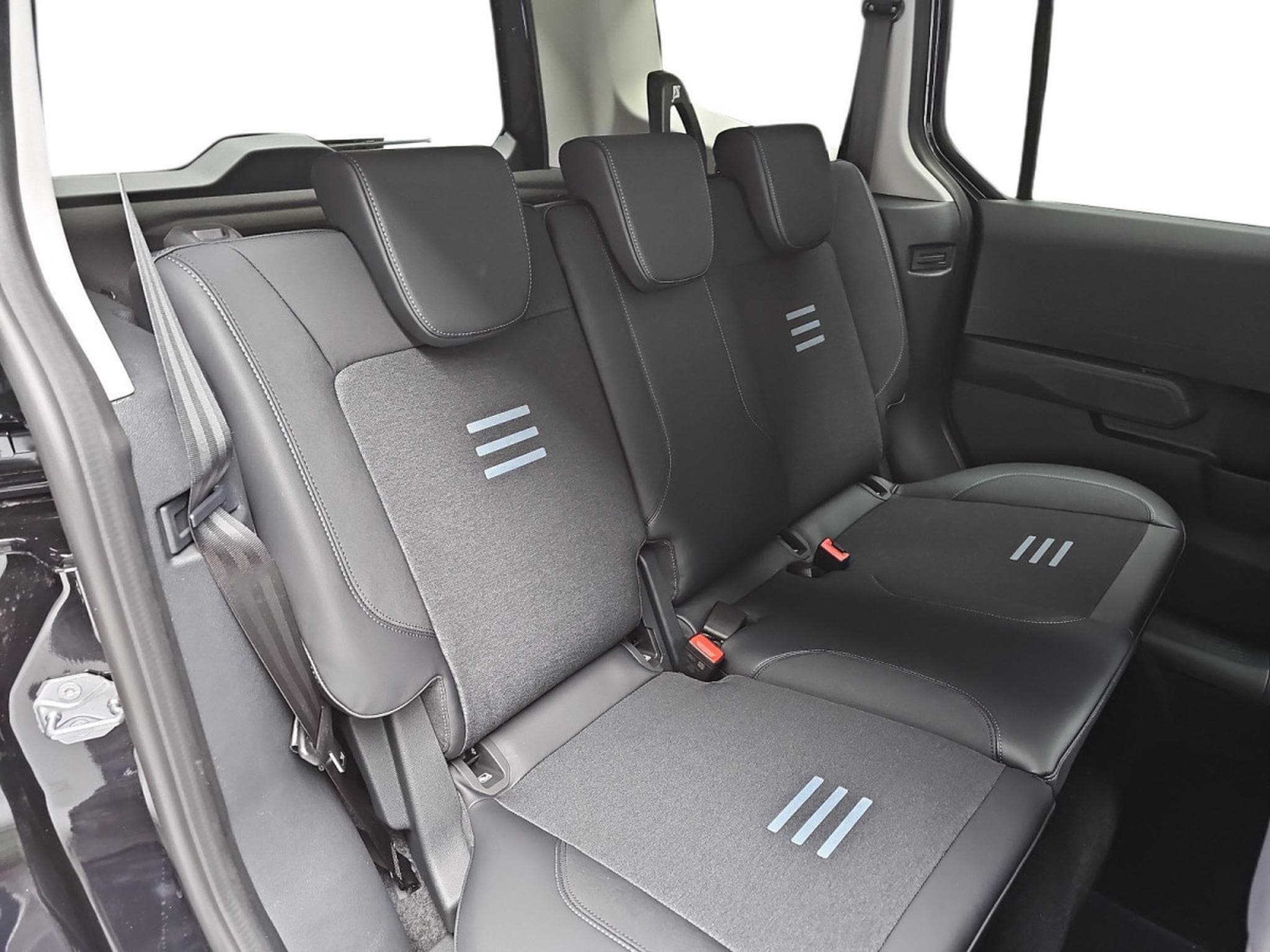 Ford Tourneo 1.0i Ecoboost 126 Active Automatik (2026) - Photo 16