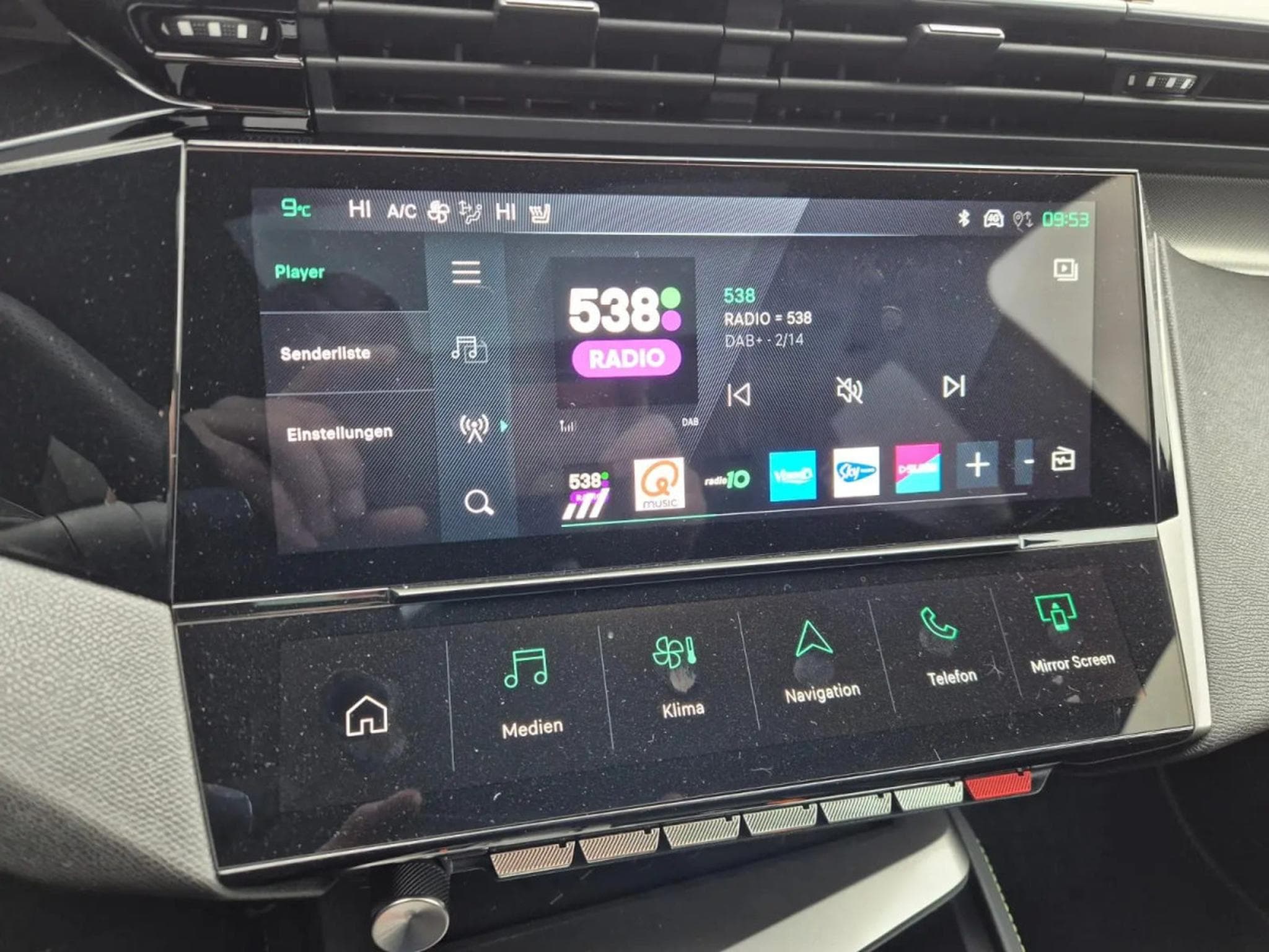 Peugeot 308 1.2 Hybrid e-DSC6 145 GT Exclusive (2026) - Photo 19