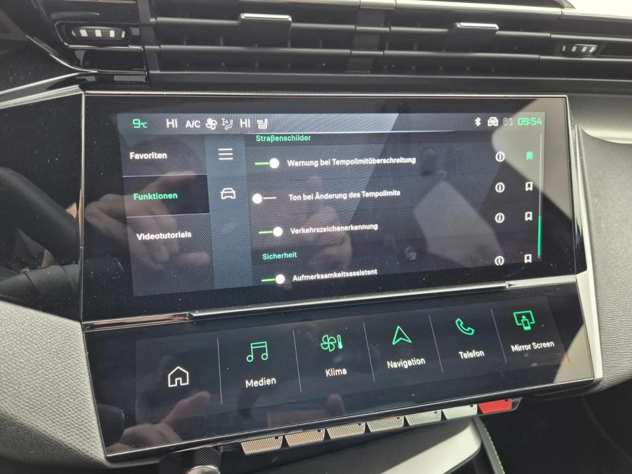 Peugeot 308 1.2 Hybrid e-DSC6 145 GT Exclusive (2026) - Photo 24