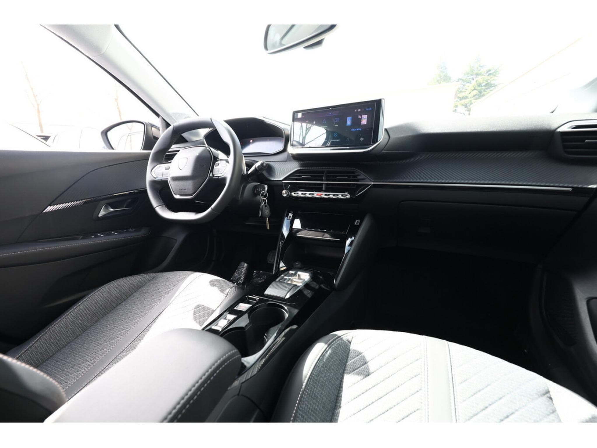 Peugeot 208 1.2 Hybrid e-DSC6 110 Allure (2025) - Photo 9