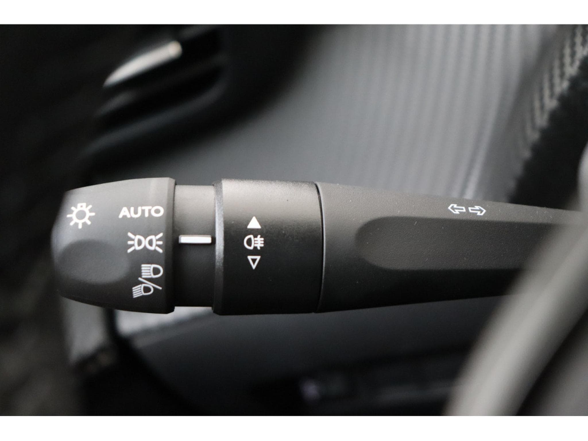 Peugeot 208 1.2 PureTech 100 Envy (2026) - Photo 16