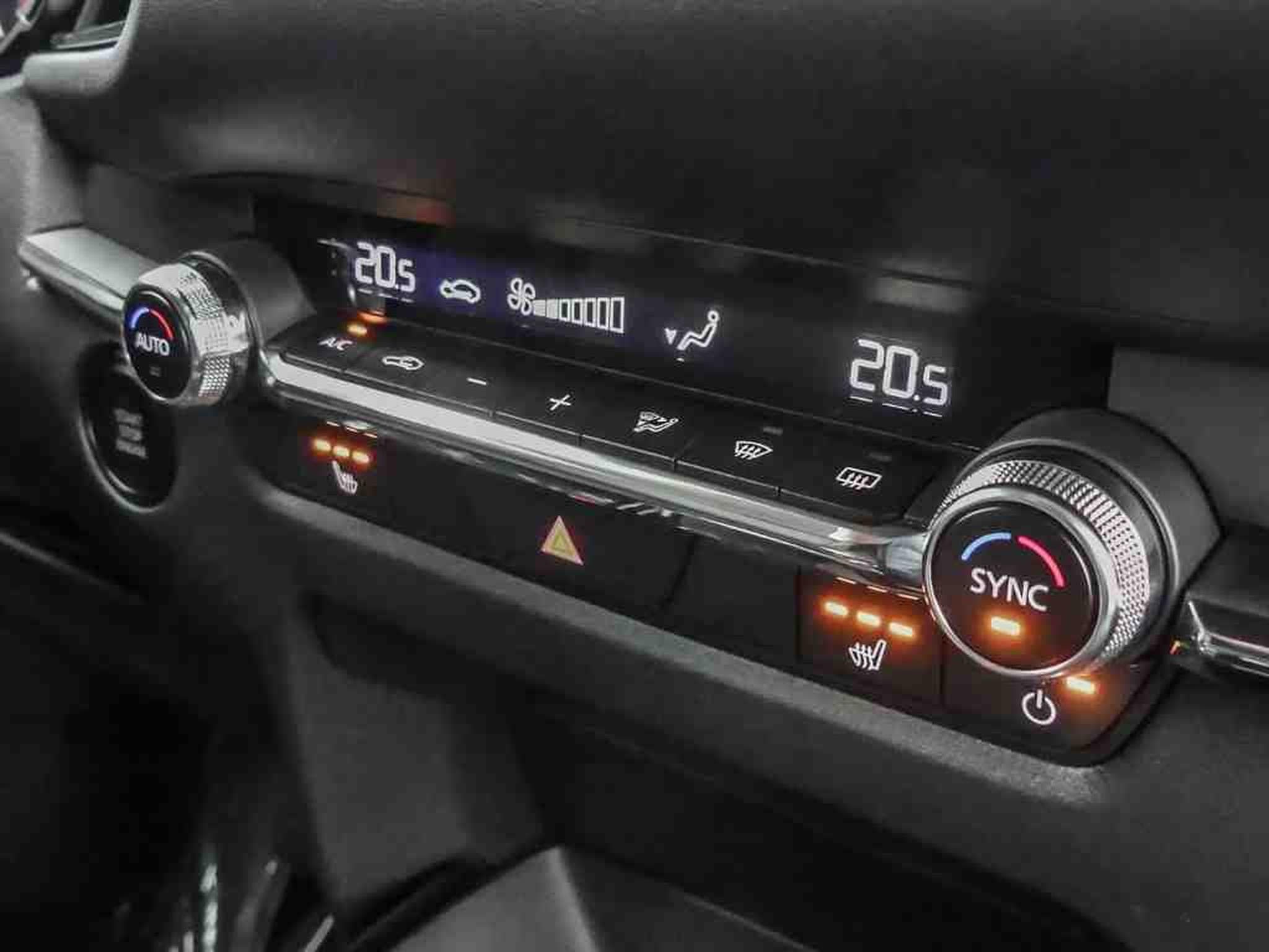 Mazda CX-30 2.5 E-Skyactiv  G 140 Homura (2026) - Photo 10