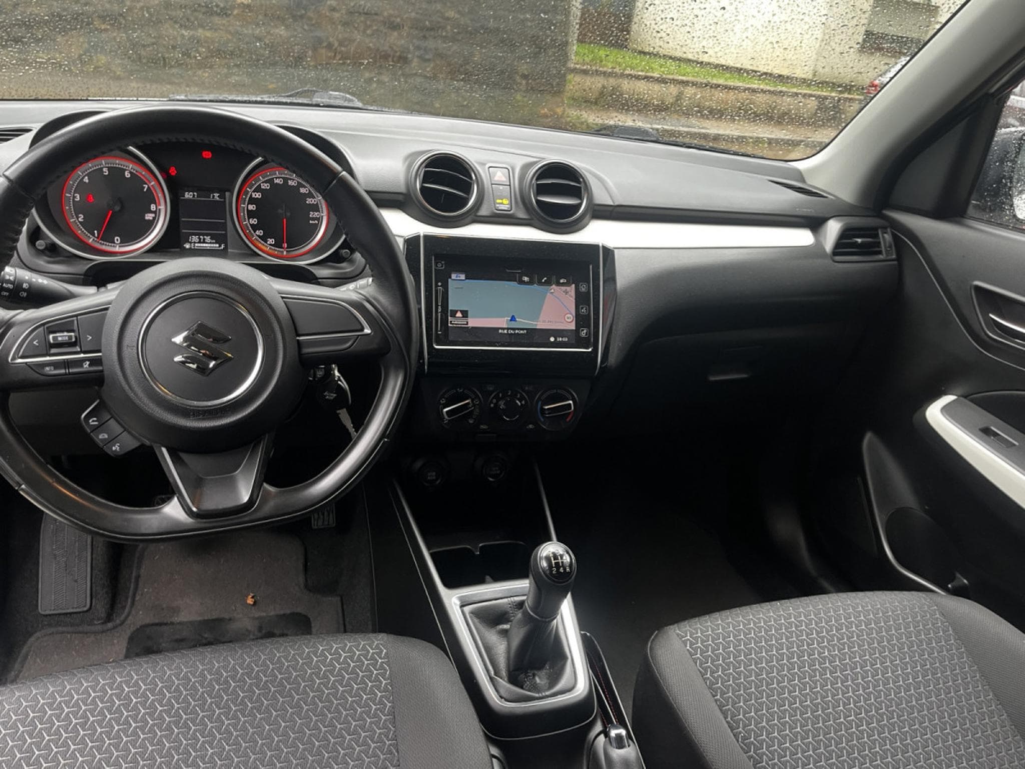 Suzuki Swift 1.0 essence (2018) - Photo 10