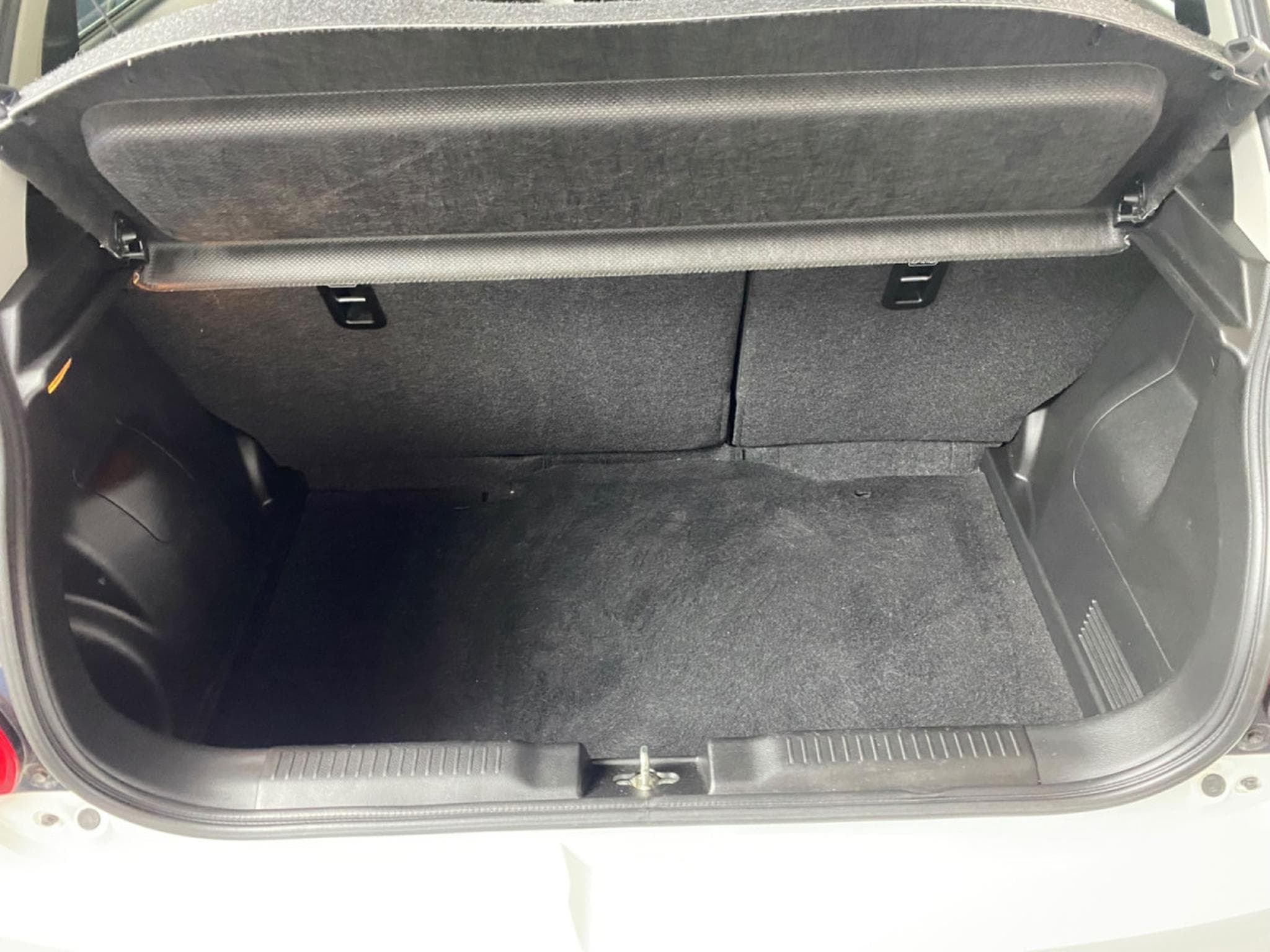 Suzuki Swift 1.0 essence (2018) - Photo 13