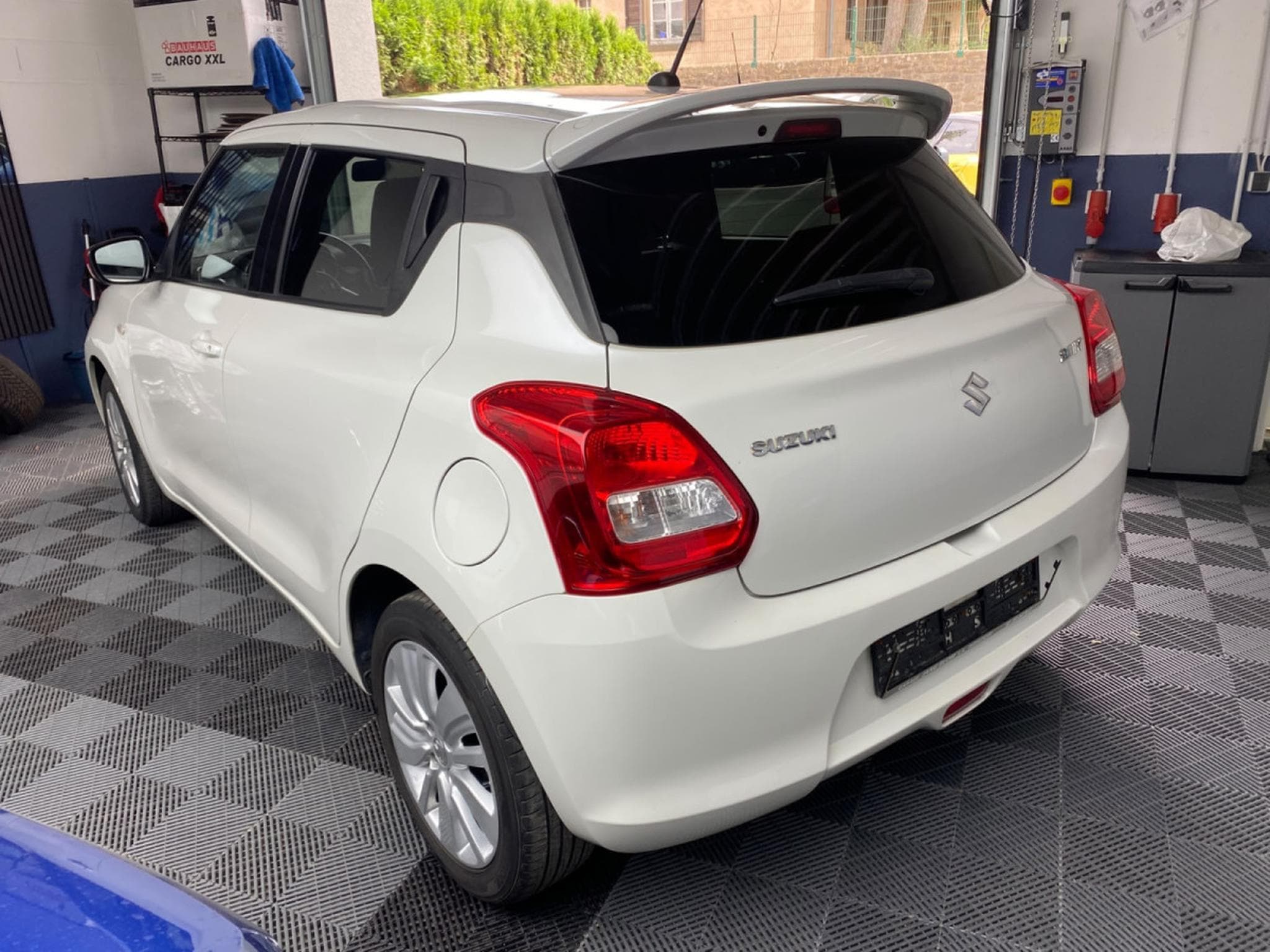 Suzuki Swift 1.0 essence (2018) - Photo 8