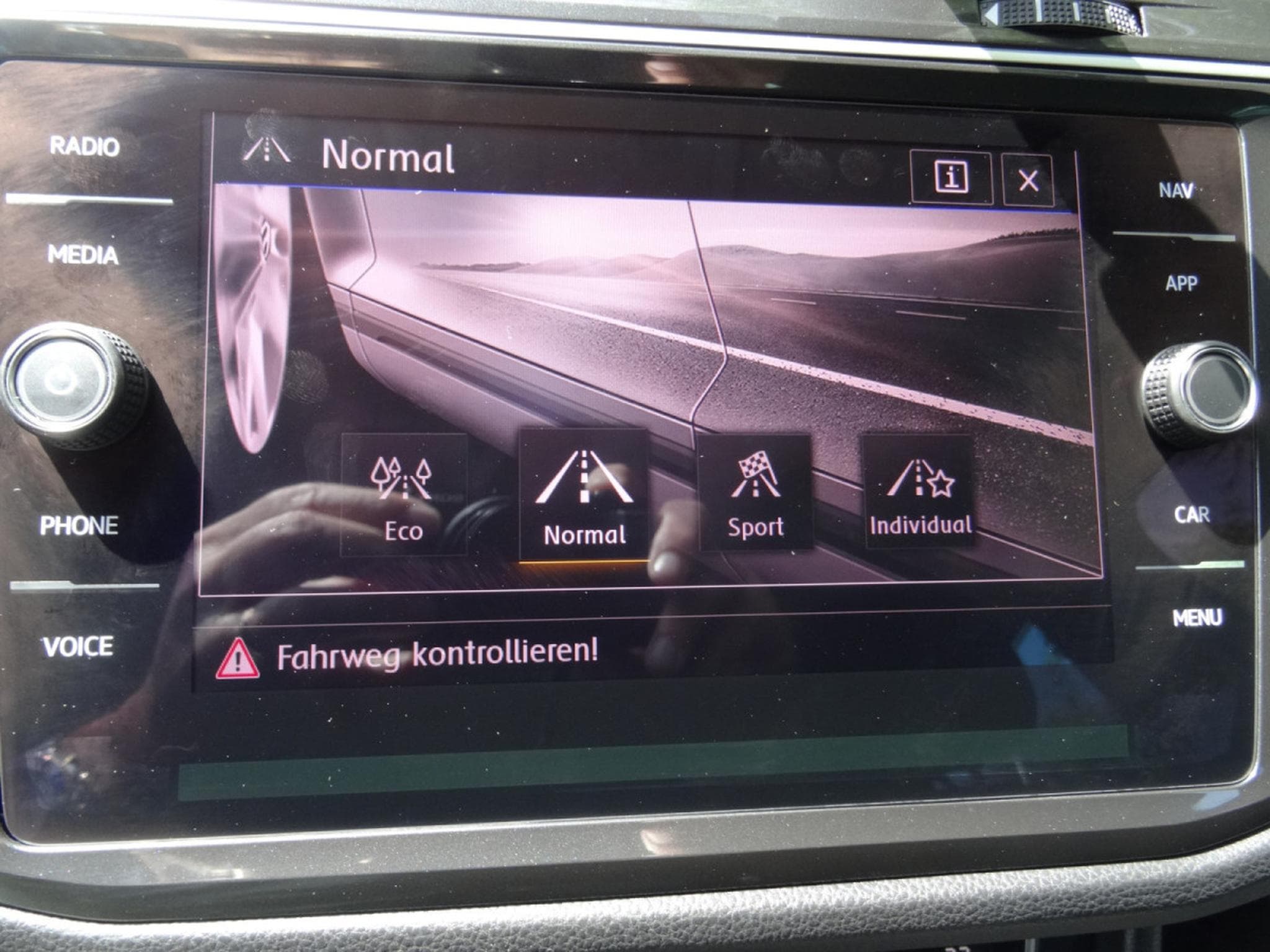 VW Tiguan 2.0 TSI DSG 4MOTION HIGHLINE (2018) - Photo 16