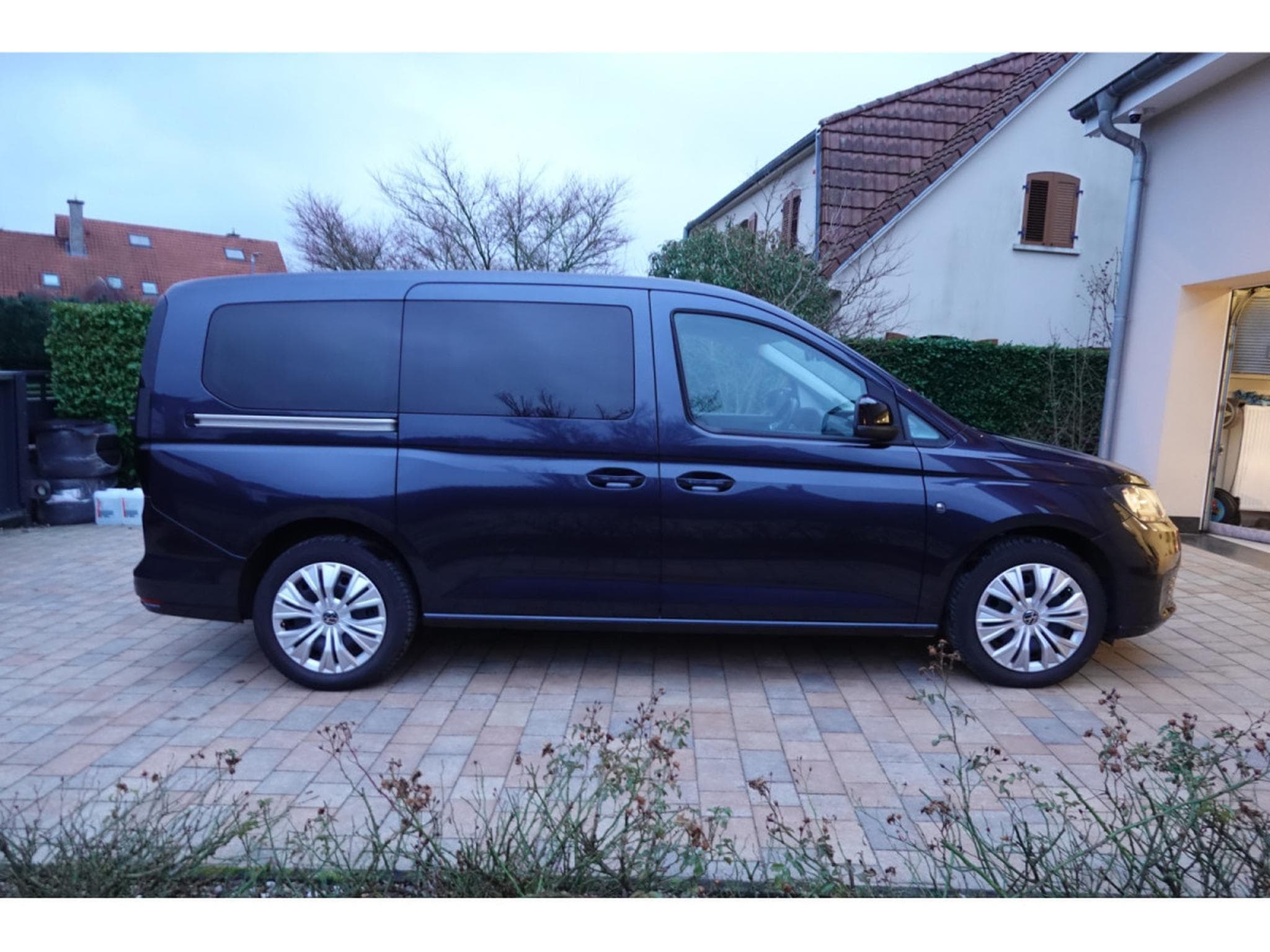 VW Caddy Maxy 2.0 TDI DSG 7 places (2024) - Photo 2