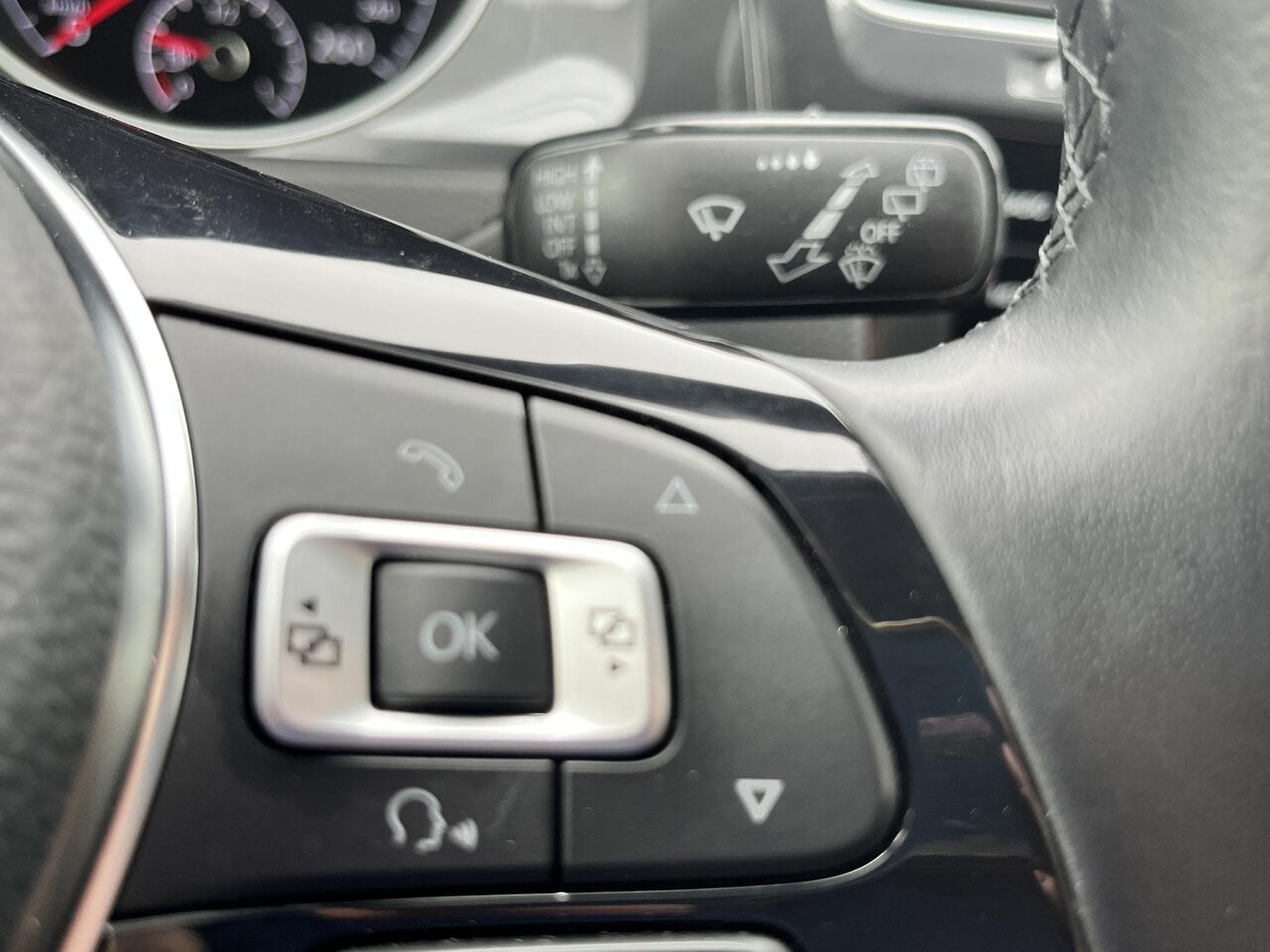 VW Golf VII 1.0 TSI COMFORTLINE 110 ch (2018) - Photo 13