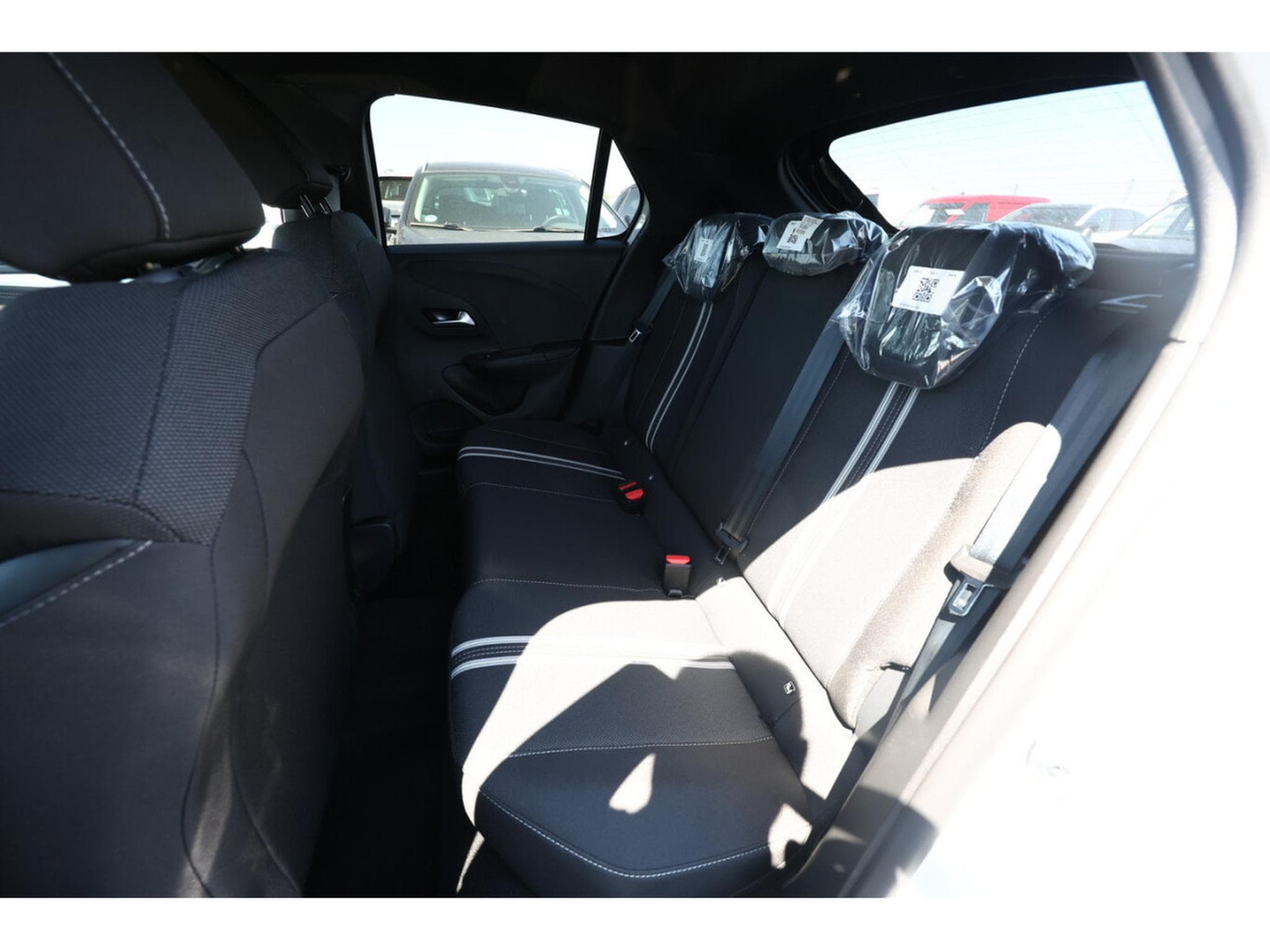 Opel Corsa 1.2 Hybride 145 e-DC6 (2025) - Photo 8
