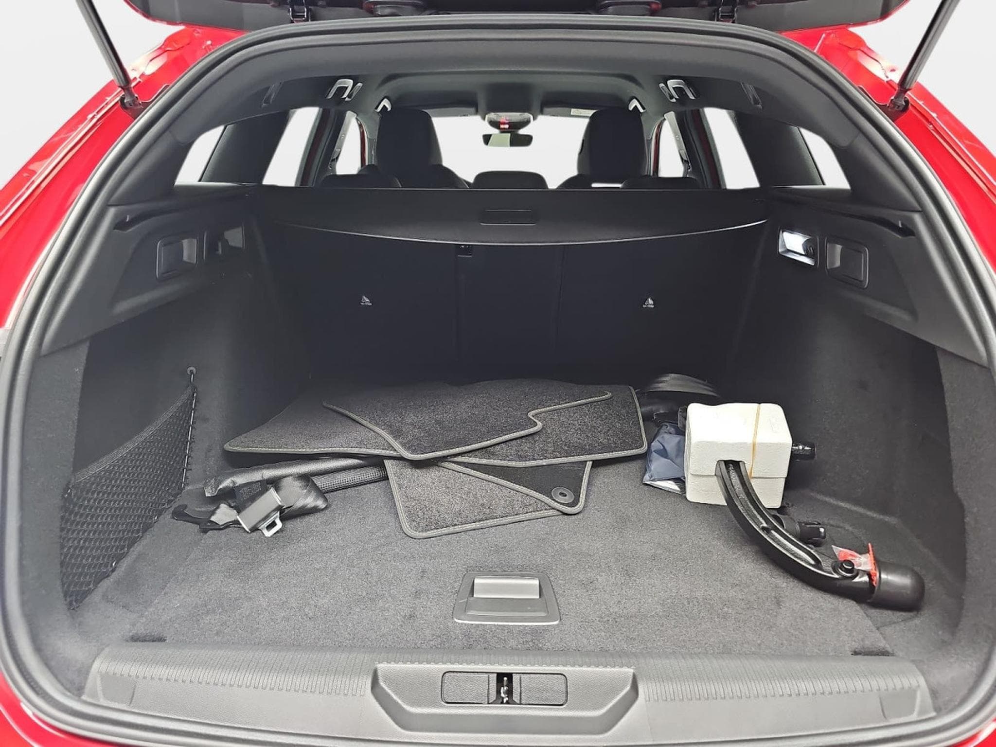 Peugeot 308 1.2 Hybrid e-DSC6 145 GT (2026) - Photo 14