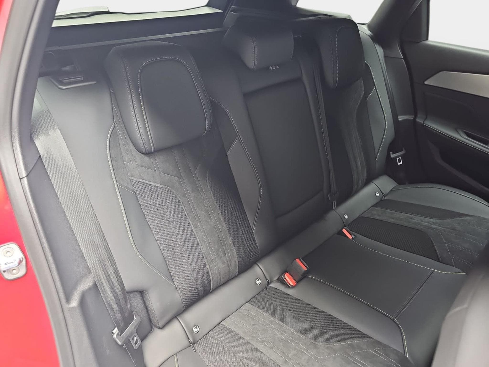 Peugeot 308 1.2 Hybrid e-DSC6 145 GT (2026) - Photo 16