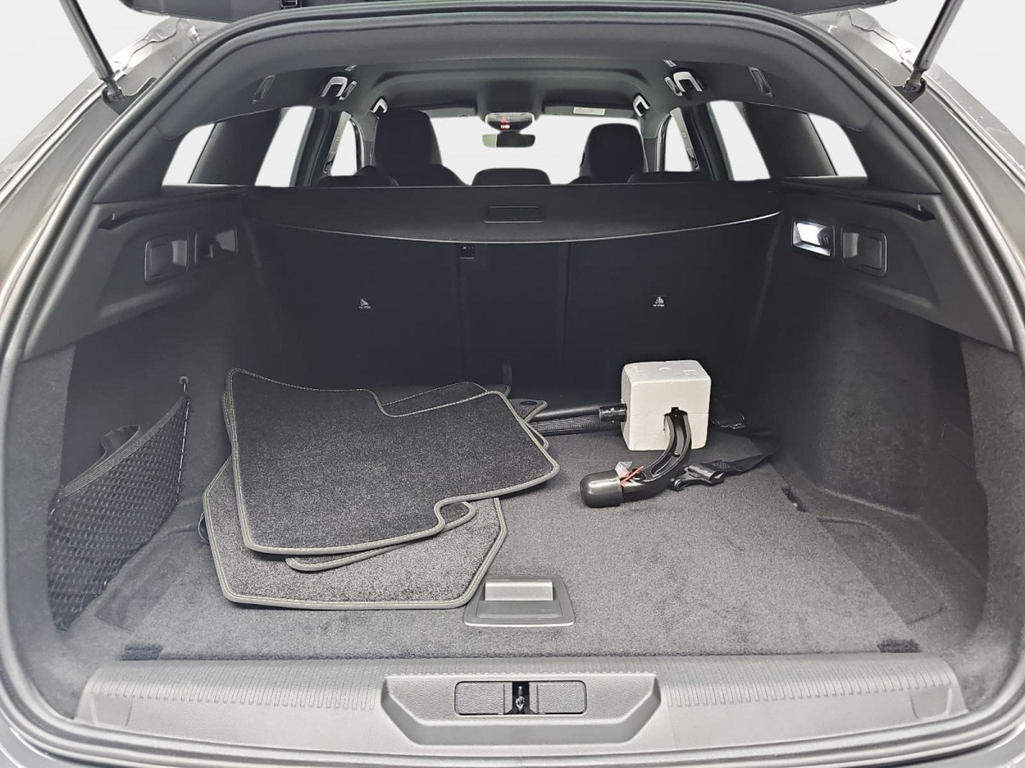 Peugeot 308 1.2 Hybrid e-DSC6 145 GT (2026) - Photo 14