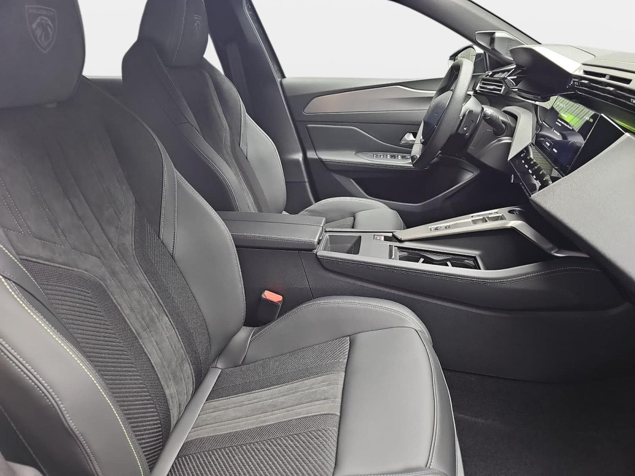 Peugeot 308 1.2 Hybrid e-DSC6 145 GT (2026) - Photo 15